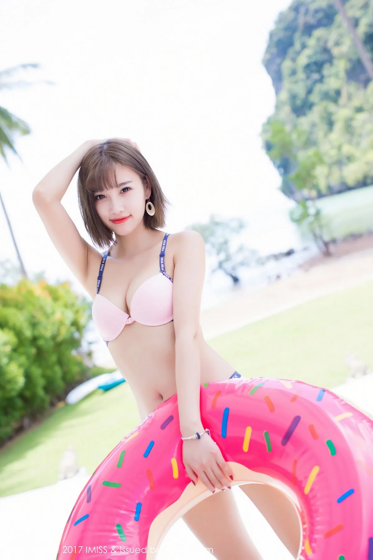 杨晨晨-[IMISS爱蜜社]Vol.201_女神杨晨晨sugar甲米旅拍泳池性感粉色比基尼迷人写真38P-第1章-图片2