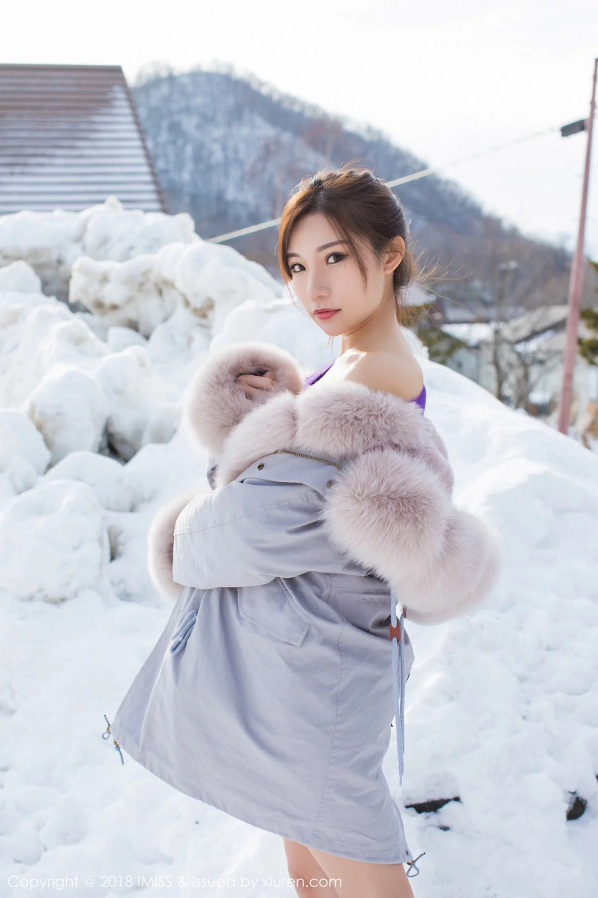 小狐狸-[IMISS爱蜜社]Vol.261_女神小狐狸Sica北海道旅拍居家大床上性感内衣完美诱惑写真34P-第1章-图片1