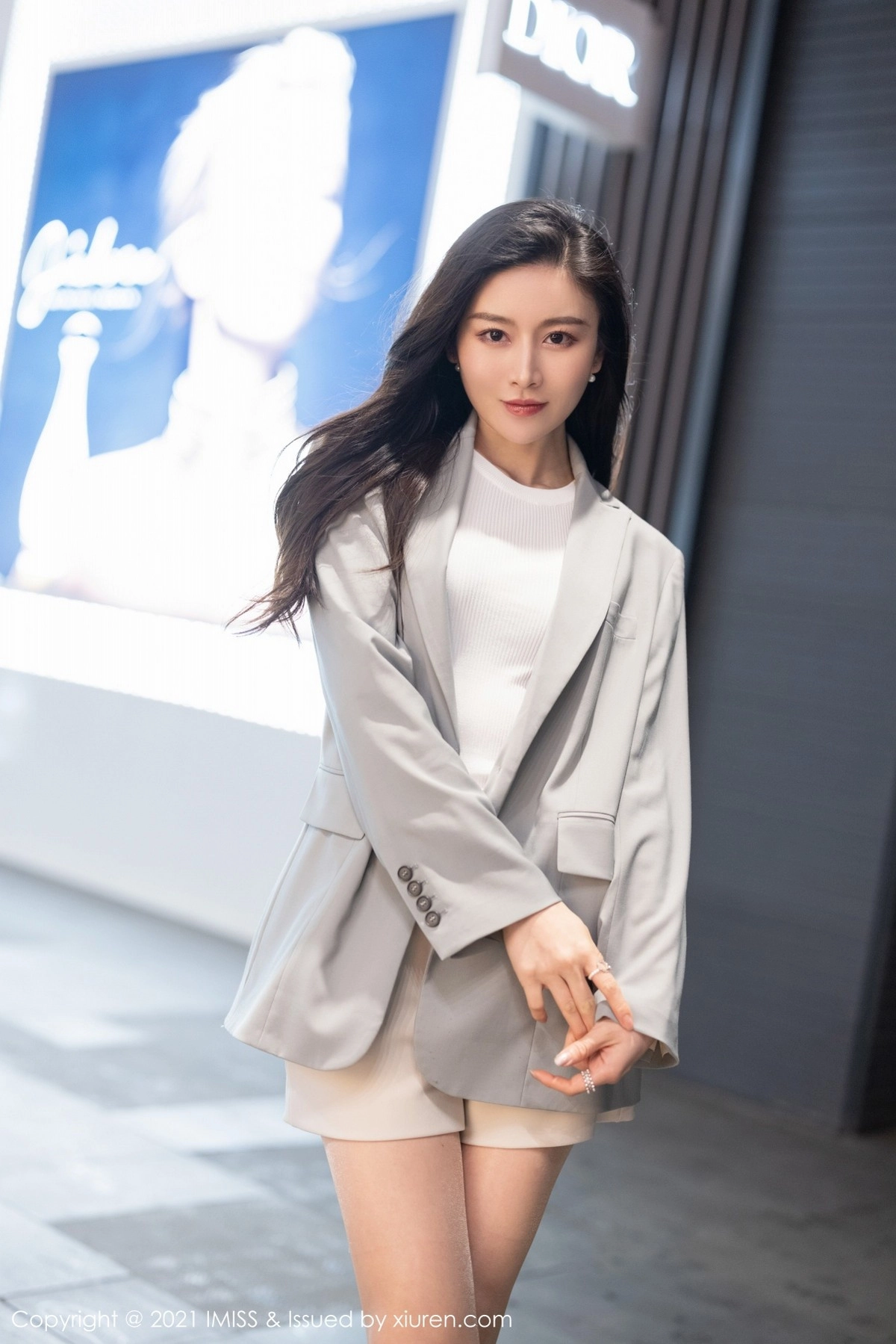 Vanessa-[IMISS爱蜜社]Vol.610_气质美女Vanessa职场OL主题私房半脱露镂空内衣迷人诱惑写真59P-第1章-图片2