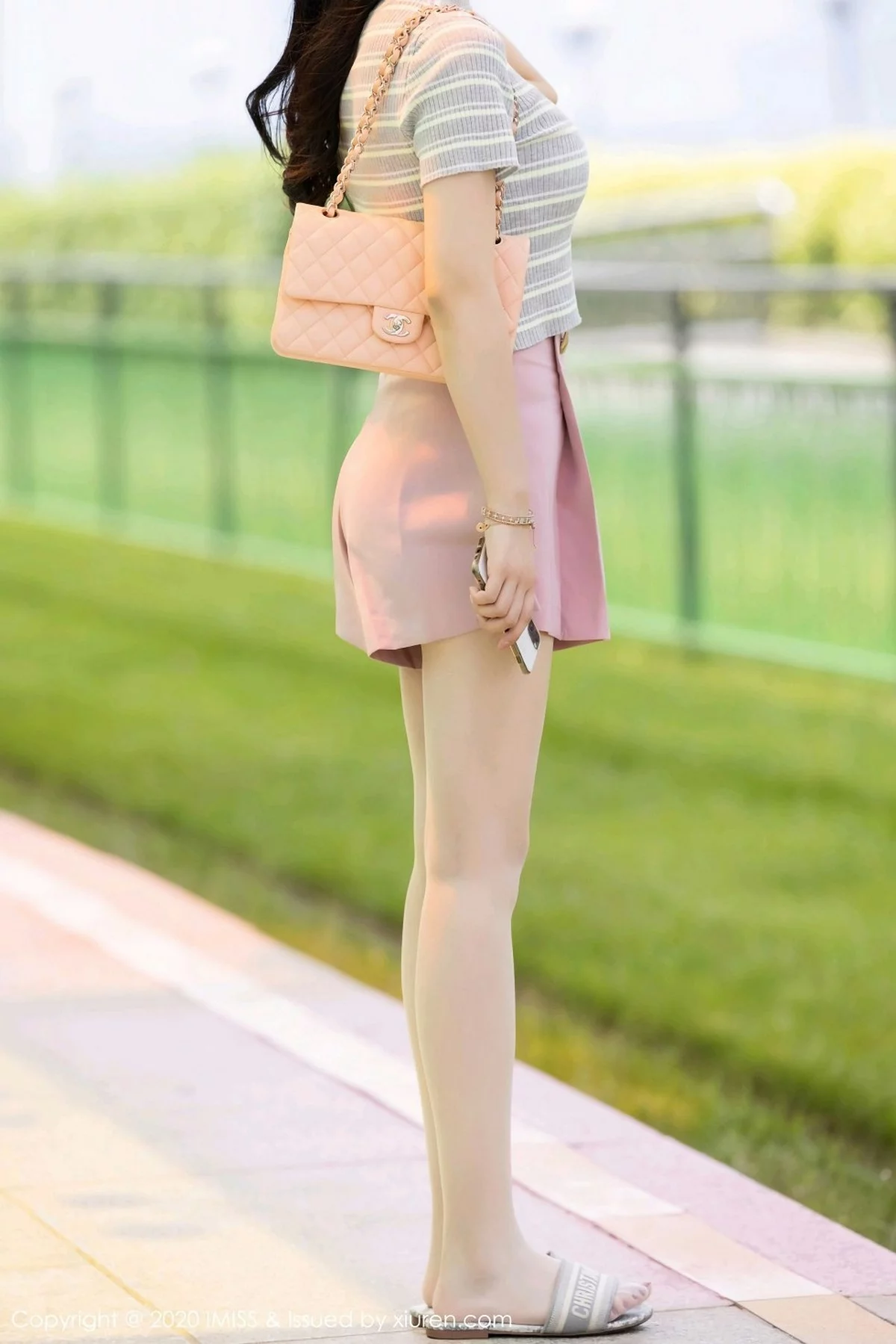 小热巴-[IMISS爱蜜社]Vol.526_女神Angela小热巴私房床上半脱露性感内衣秀完美身材诱惑写真42P-第1章-图片2