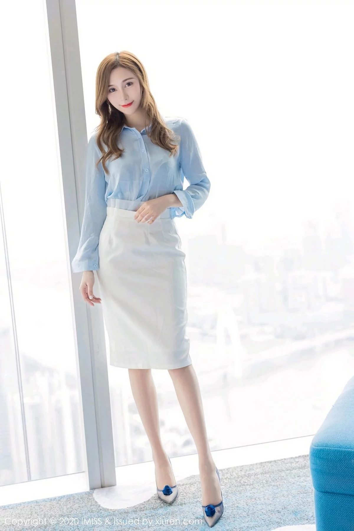 Lavinia-[IMISS爱蜜社]Vol.537_气质女神Lavinia肉私房沙发上半脱露黑色内衣完美诱惑写真48P-第1章-图片1