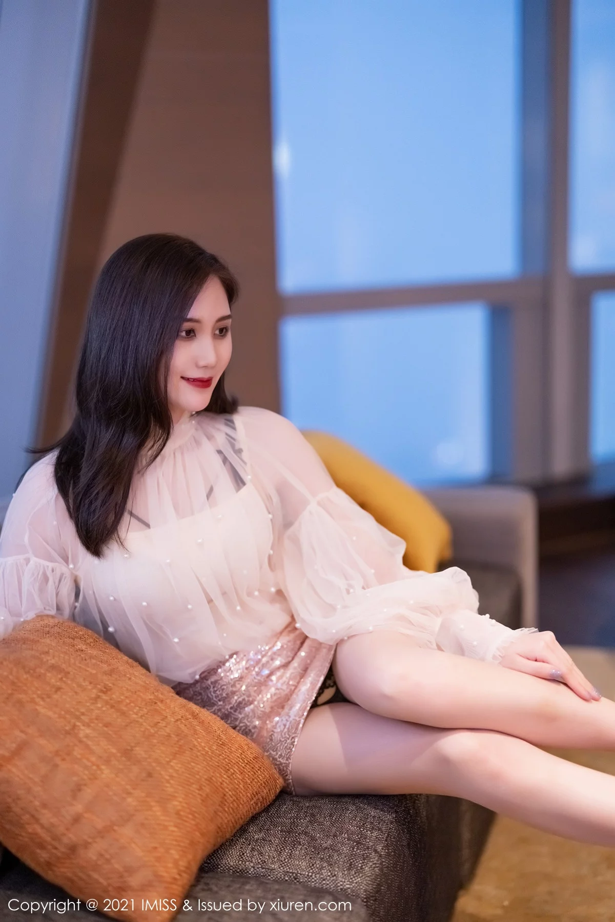 SISY思-[IMISS爱蜜社]Vol.567_气质女神SISY思私房床上半脱露性感内衣秀完美身材诱惑写真52P-第1章-图片2