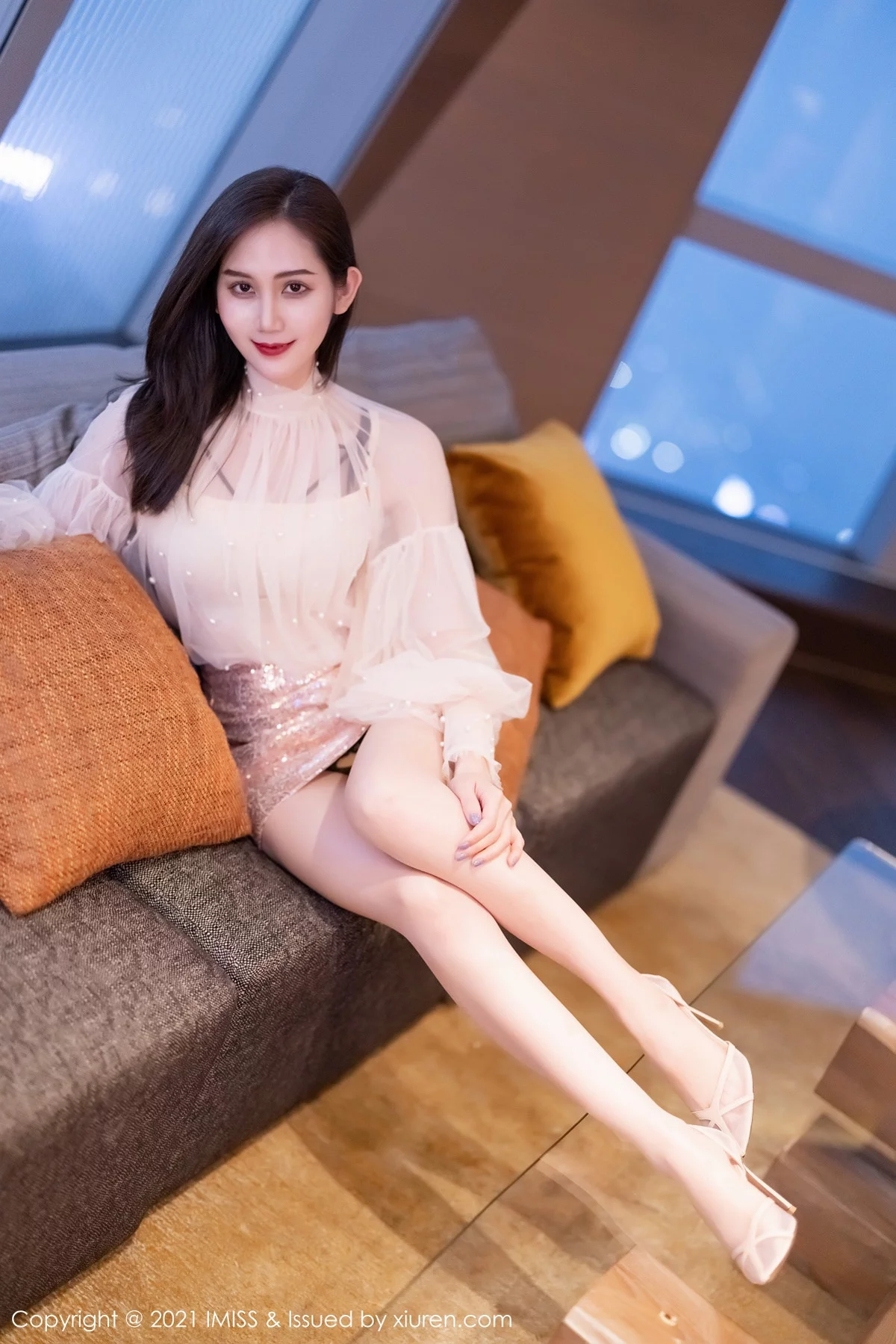 SISY思-[IMISS爱蜜社]Vol.567_气质女神SISY思私房床上半脱露性感内衣秀完美身材诱惑写真52P-第1章-图片3