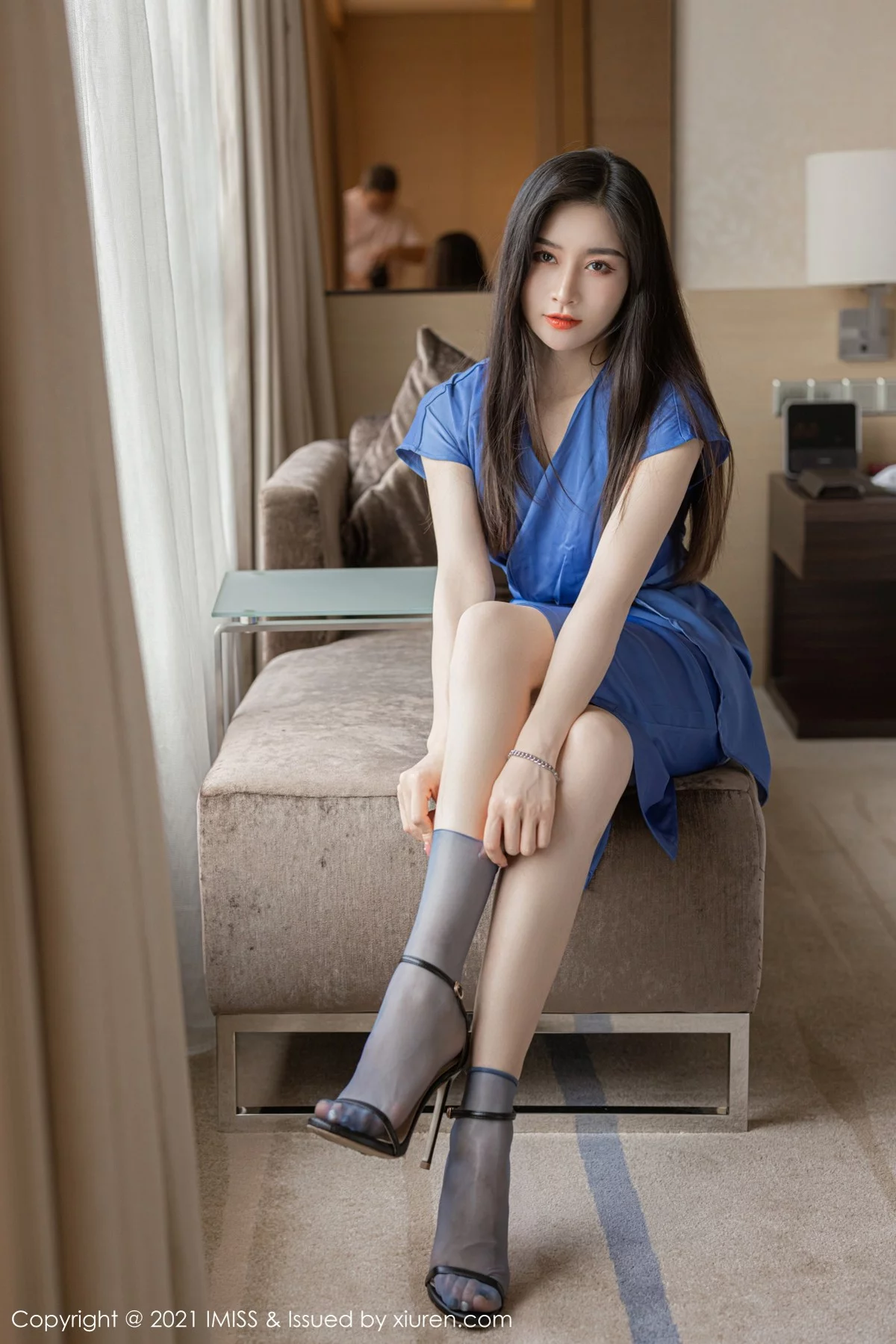 Vanessa-[IMISS爱蜜社]Vol.626_气质美女Vanessa私房脱华丽多姿礼裙露性感内衣迷人诱惑写真50P-第1章-图片2