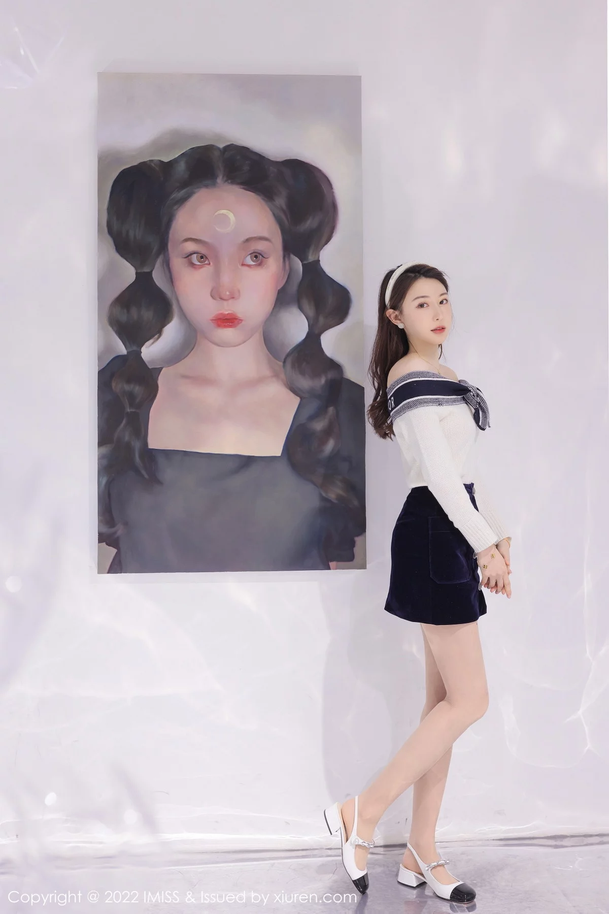 刘奕宁-[IMISS爱蜜社]Vol.704_气质女神Lynn刘奕宁艺术工作室低胸服饰配黑短裙性感迷人写真22P-第1章-图片2
