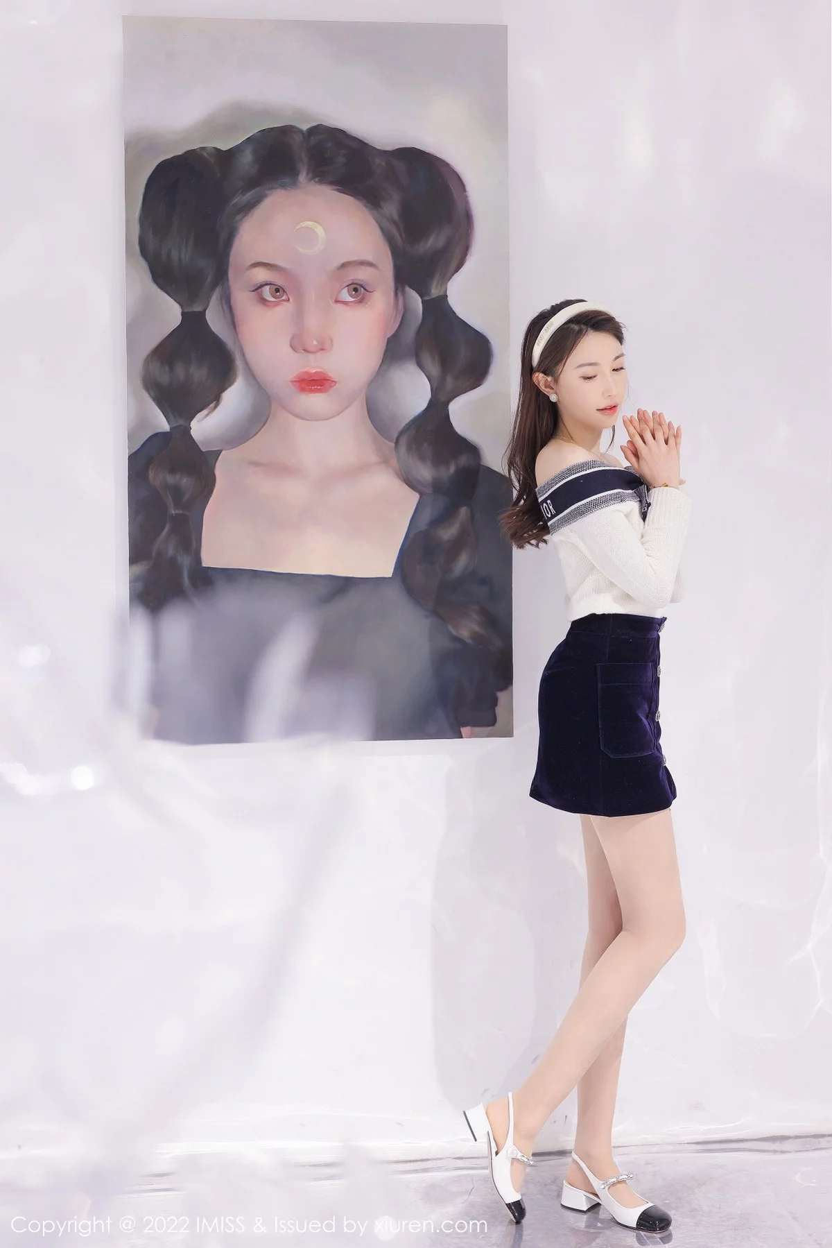 刘奕宁-[IMISS爱蜜社]Vol.704_气质女神Lynn刘奕宁艺术工作室低胸服饰配黑短裙性感迷人写真22P-第1章-图片3