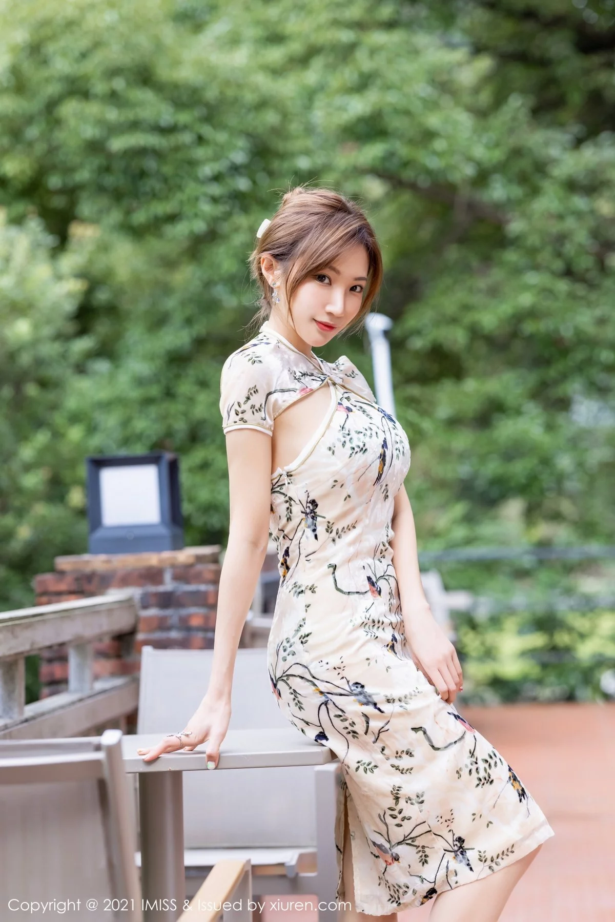 小狐狸-[IMISS爱蜜社]Vol.633_女神小狐狸Kathryn心愿旅拍性感旗袍配肉丝裤袜迷人诱惑写真49P-第1章-图片1