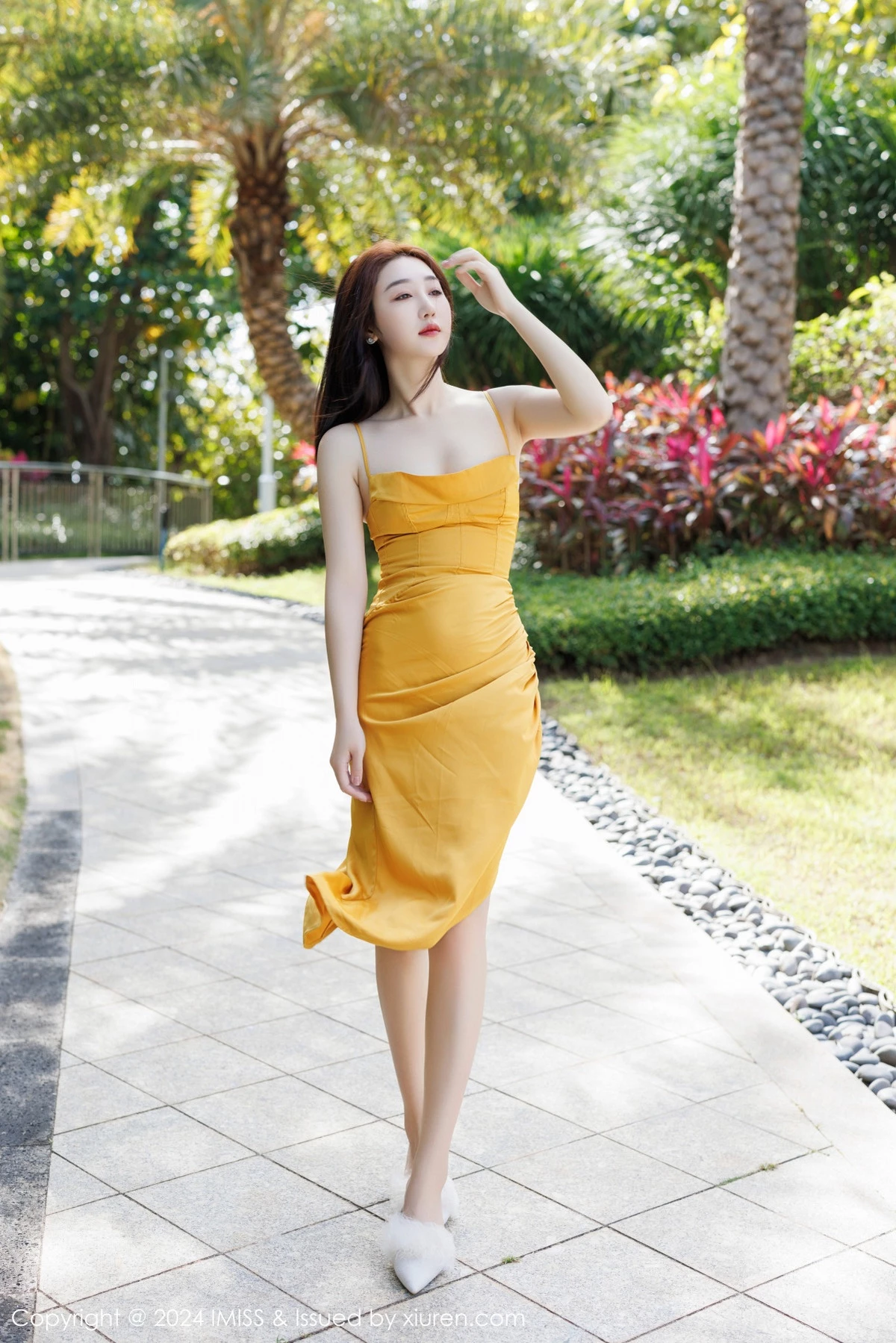 九月生-[IMISS爱蜜社]Vol.764_模特九月生性感黄色吊带长裙+淡灰蕾丝内衣秀完美身材诱惑写真41P-第1章-图片2