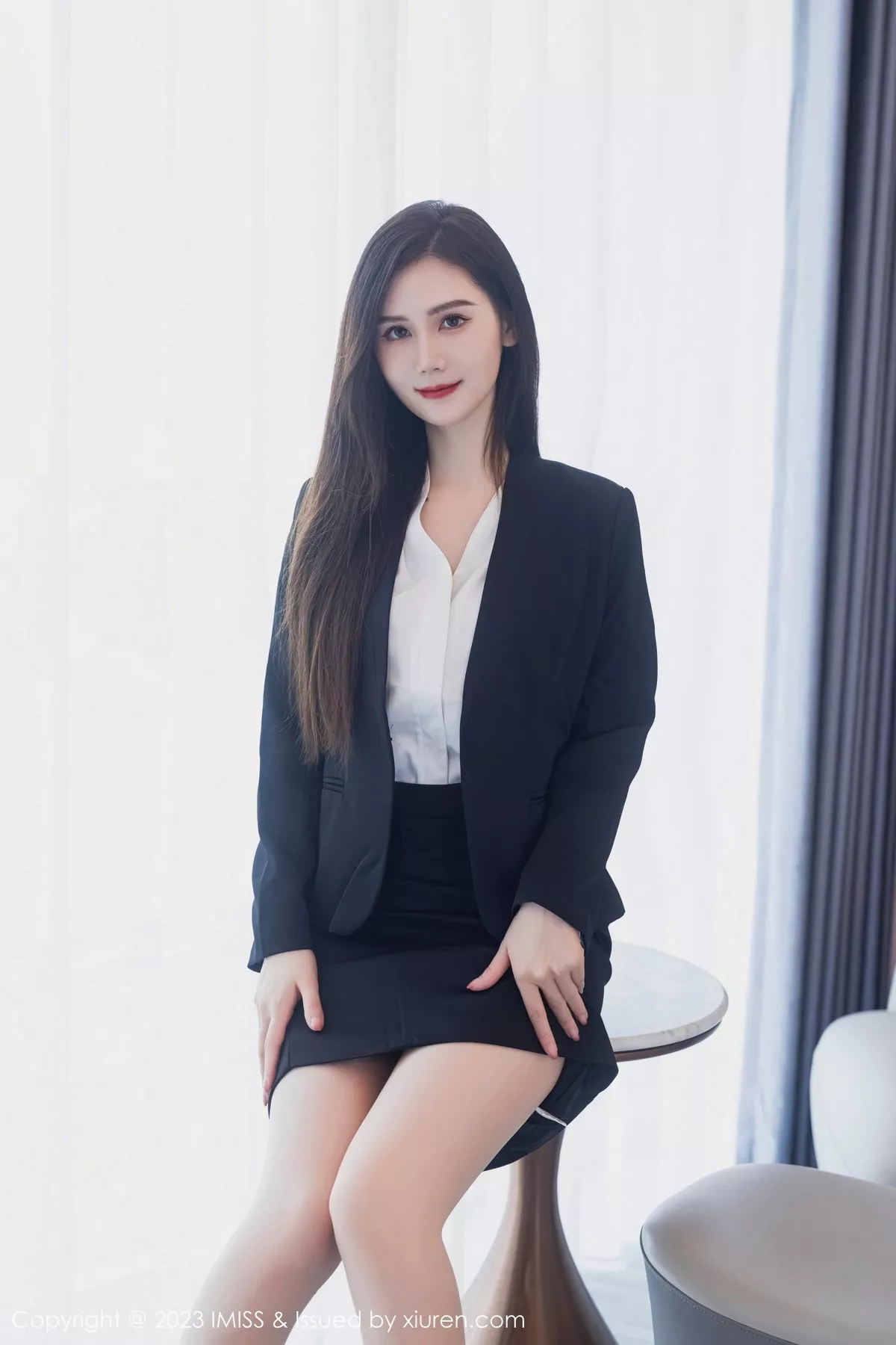 SISY思-[IMISS爱蜜社]Vol.739_气质女神SISY思性感黑色Ol装扮露白色内衣配超薄肉丝诱惑写真47P-第1章-图片2