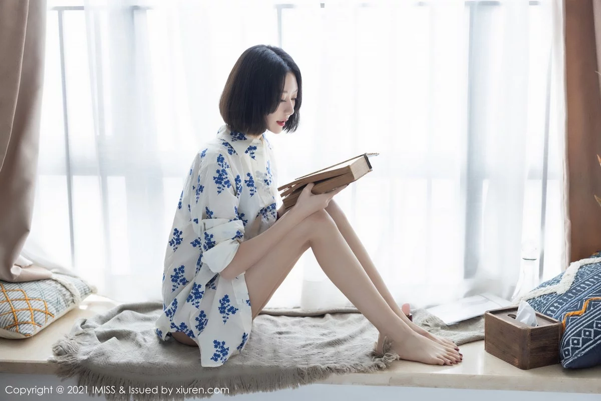 艺轩-[IMISS爱蜜社]Vol.602_气质美女艺轩私房床上性感黑色内衣配肉丝裤袜撩人诱惑写真87P-第1章-图片1