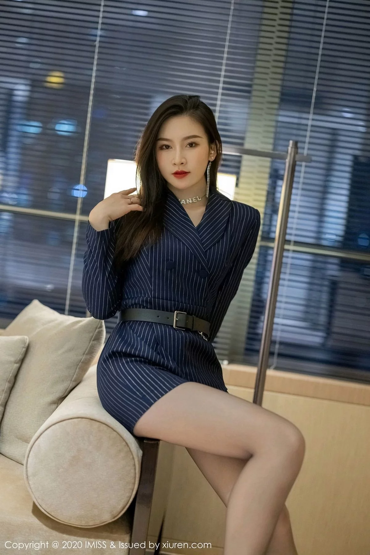 Sia-[IMISS爱蜜社]Vol.522_新人模特Sia私房黑色束身内衣配吊带黑丝袜极致魅惑写真77P-第1章-图片1