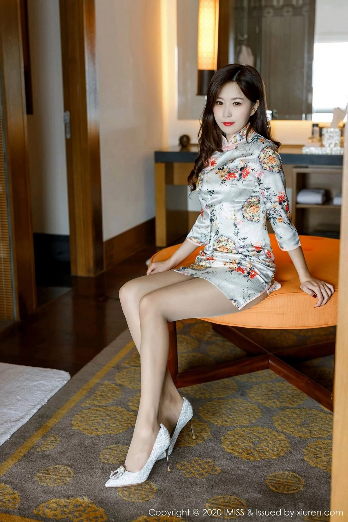 杨紫嫣-[IMISS爱蜜社]Vol.534_嫩模杨紫嫣Cynthia私房床上撩古韵旗袍露肉丝裤袜诱惑写真64P-第1章-图片2
