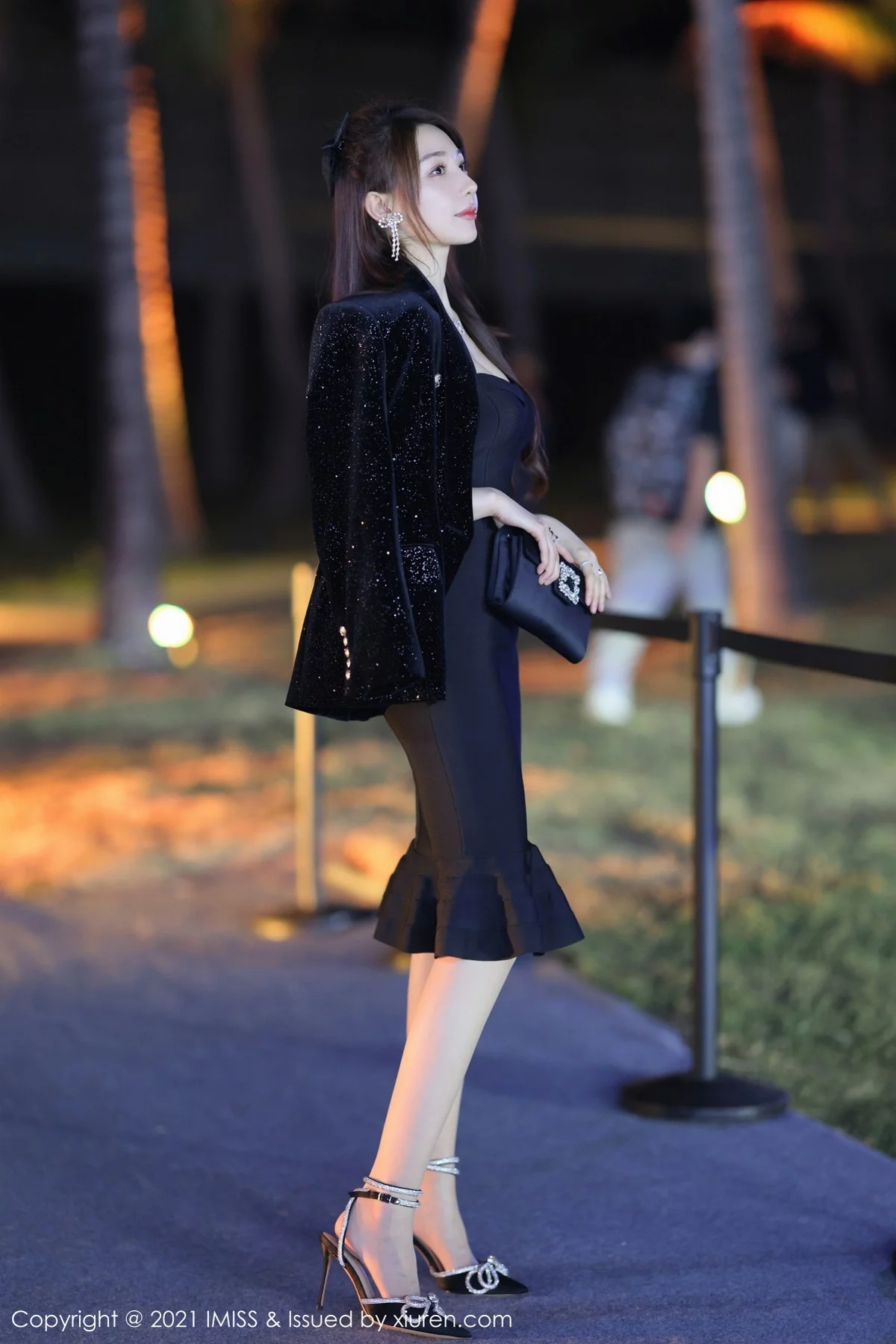 刘奕宁-[IMISS爱蜜社]Vol.597_女神Lynn刘奕宁街拍系列+私房床上性感睡衣迷人诱惑写真33P-第1章-图片1