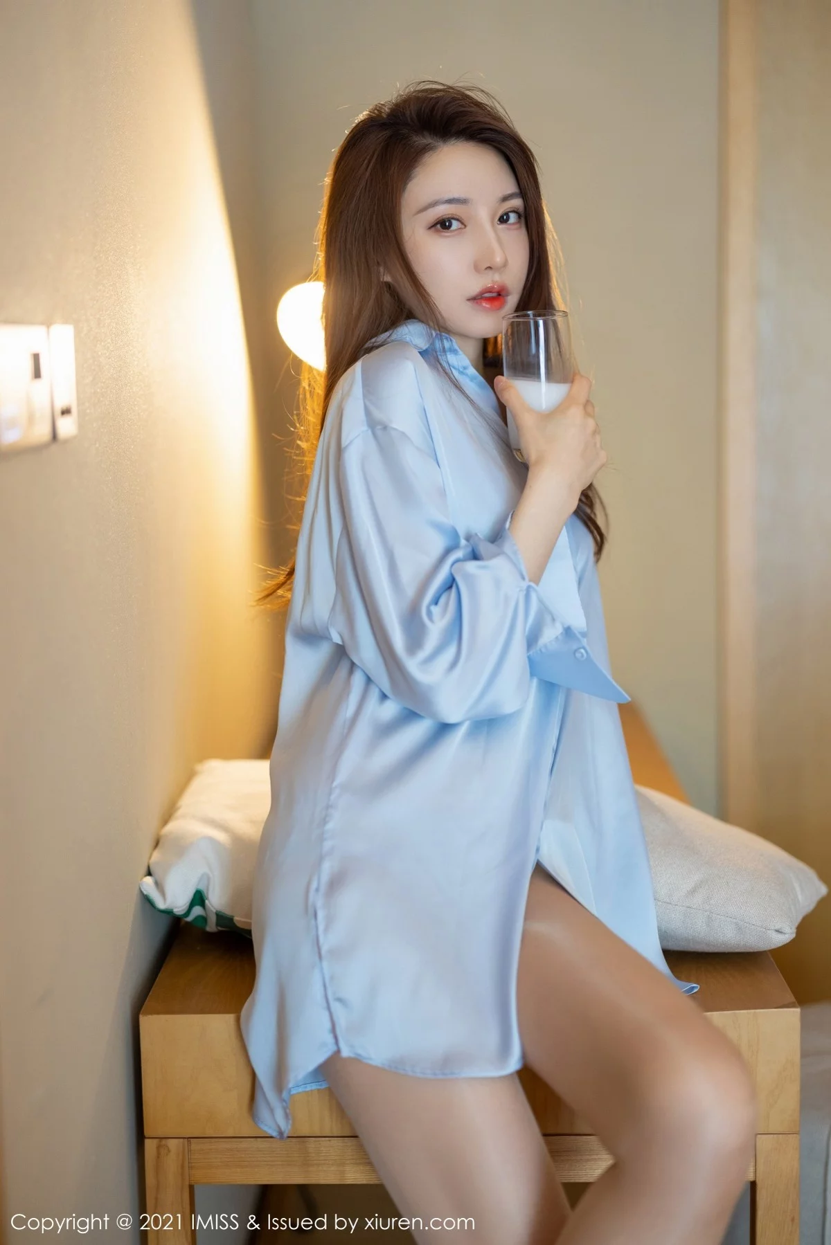 刘奕宁-[IMISS爱蜜社]Vol.597_女神Lynn刘奕宁街拍系列+私房床上性感睡衣迷人诱惑写真33P-第5章-图片3
