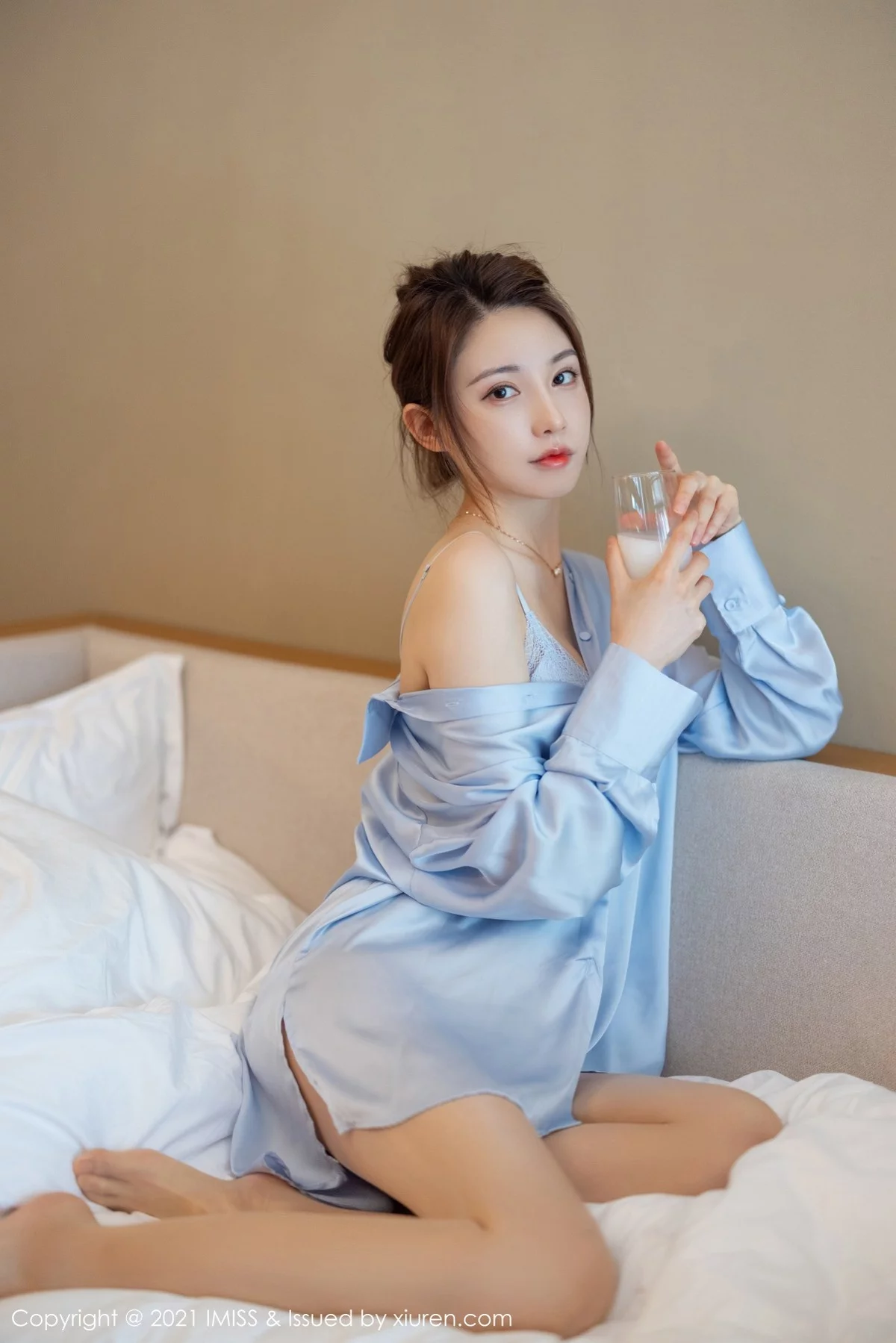 刘奕宁-[IMISS爱蜜社]Vol.597_女神Lynn刘奕宁街拍系列+私房床上性感睡衣迷人诱惑写真33P-第9章-图片2