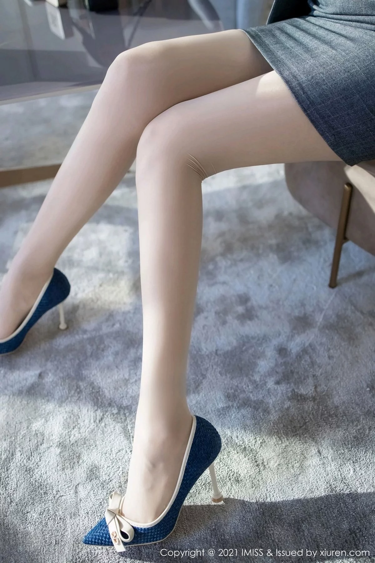 Lavinia肉-[IMISS爱蜜社]Vol.548_气质女神Lavinia肉肉私房脱职业OL装肉丝裤袜秀翘臀诱惑写真58P-第1章-图片2