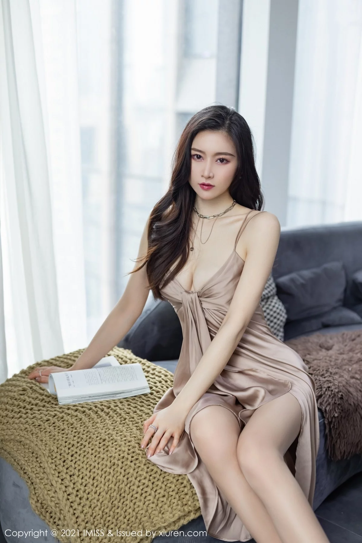 Vanessa-[IMISS爱蜜社]Vol.592_气质美女Vanessa私房床上白色薄纱睡衣秀完美身材诱惑写真44P-第1章-图片2