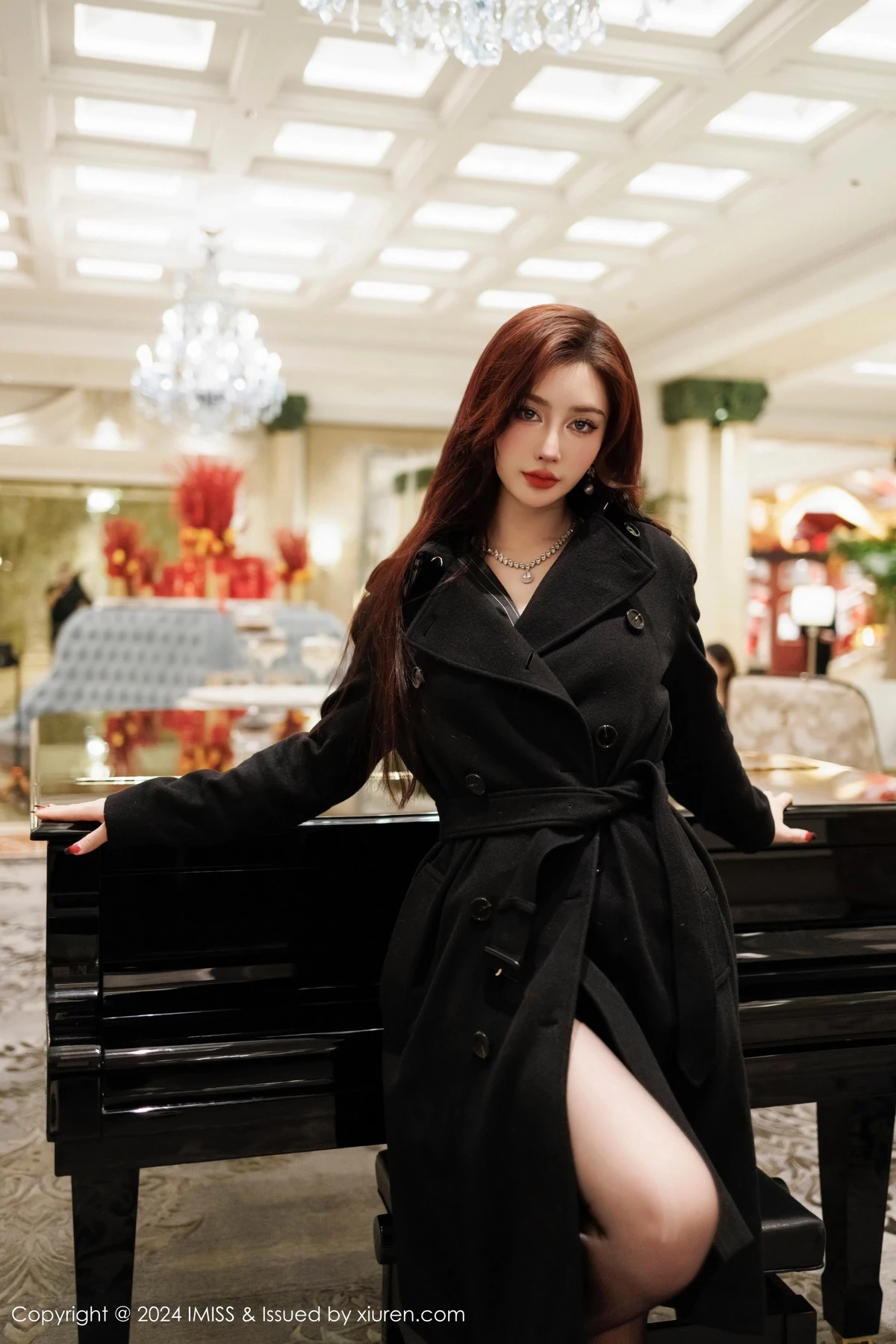 蕾蕾醒了没-[IMISS爱蜜社]Vol.768_模特蕾蕾醒了没性感黑色收身服饰配闪亮黑丝秀丰腴身材诱惑写真60P-第1章-图片3