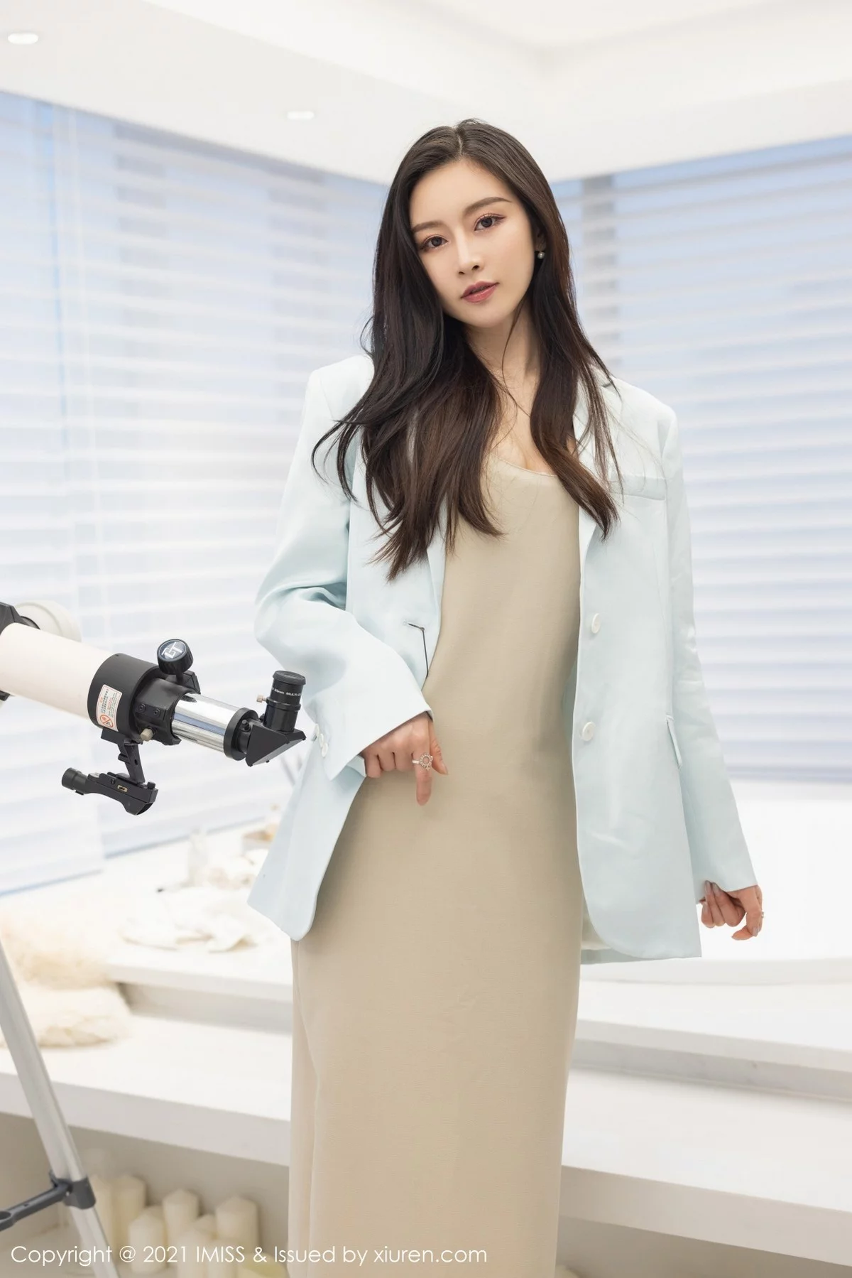 Vanessa-[IMISS爱蜜社]Vol.601_气质美女Vanessa私房碎花蕾丝内衣配蕾丝吊袜极致魅惑写真53P-第1章-图片3