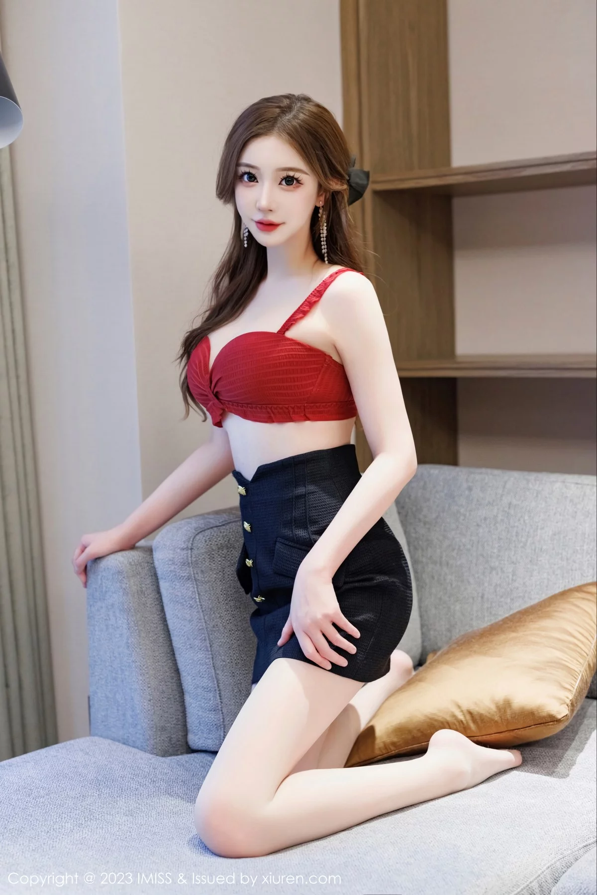 LindaLinda-[IMISS爱蜜社]Vol.721_模特LindaLinda性感深蓝制服半脱露红色内衣秀丰满身材诱惑写真41P-第1章-图片1