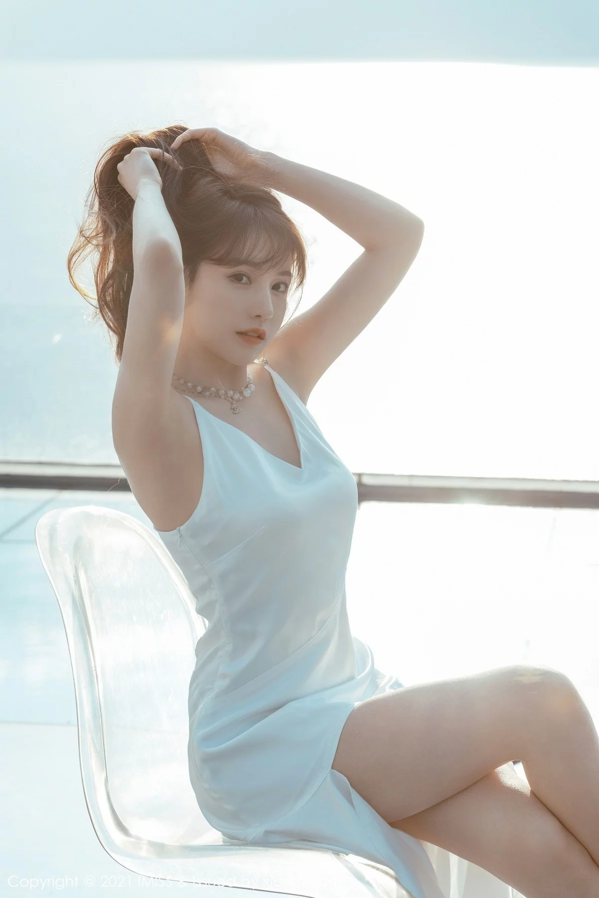 刘奕宁-[IMISS爱蜜社]Vol.586_气质女神Lynn刘奕宁户外街拍系列+私房薄纱裙秀美腿诱惑写真38P-第1章-图片2