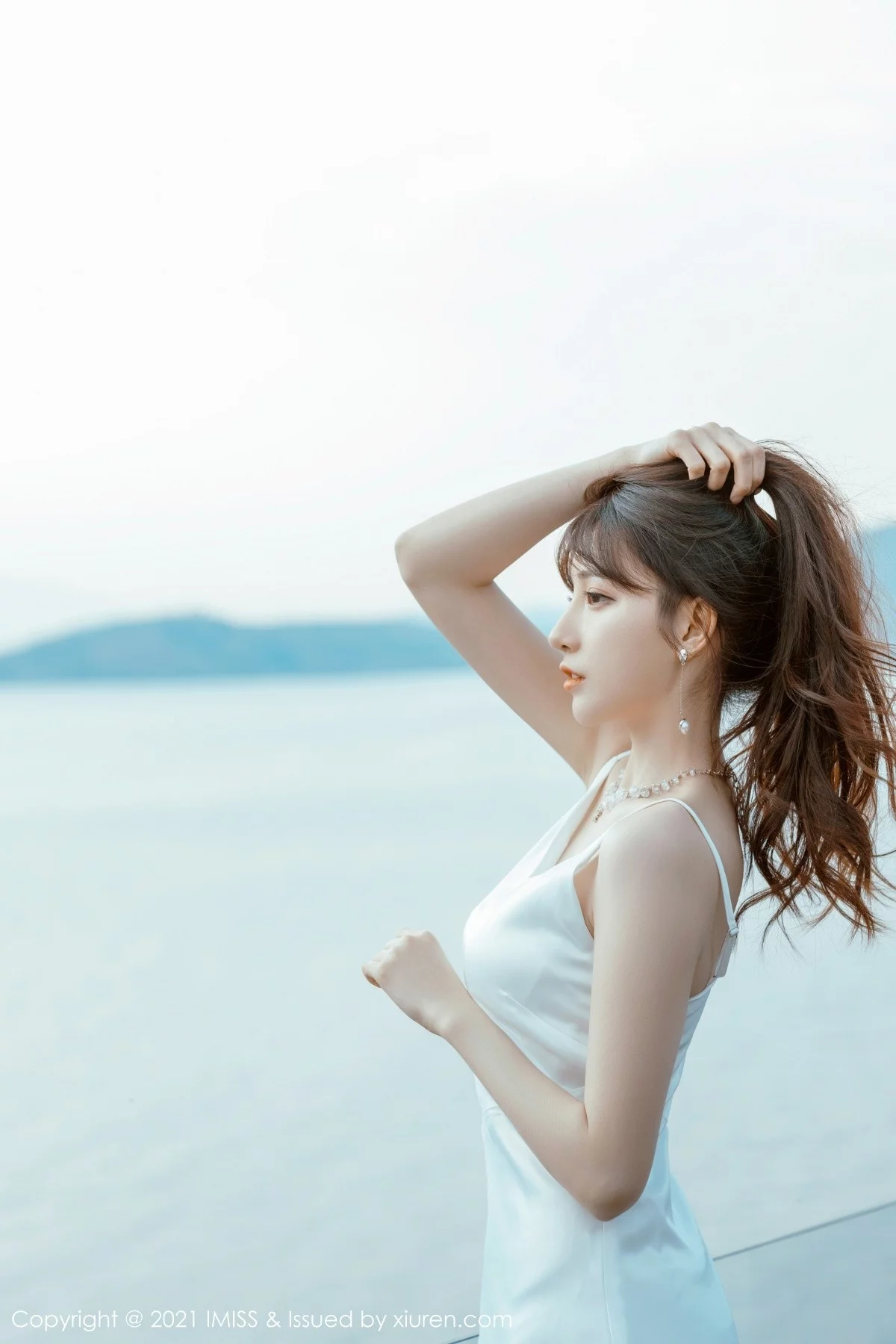 刘奕宁-[IMISS爱蜜社]Vol.586_气质女神Lynn刘奕宁户外街拍系列+私房薄纱裙秀美腿诱惑写真38P-第1章-图片3