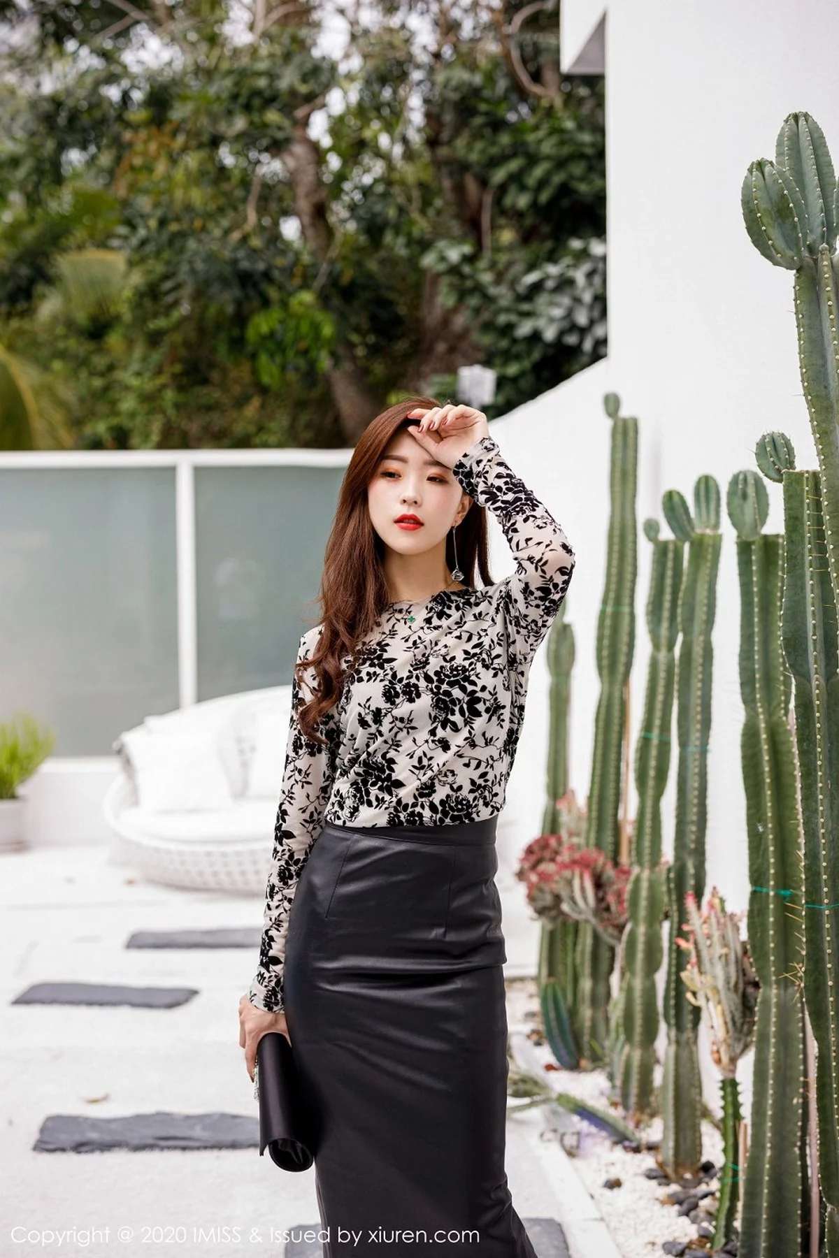 杨紫嫣-[IMISS爱蜜社]Vol.508_嫩模杨紫嫣Cynthia心愿旅拍黑色皮裙配黑丝裤袜魅惑写真60P-第1章-图片2