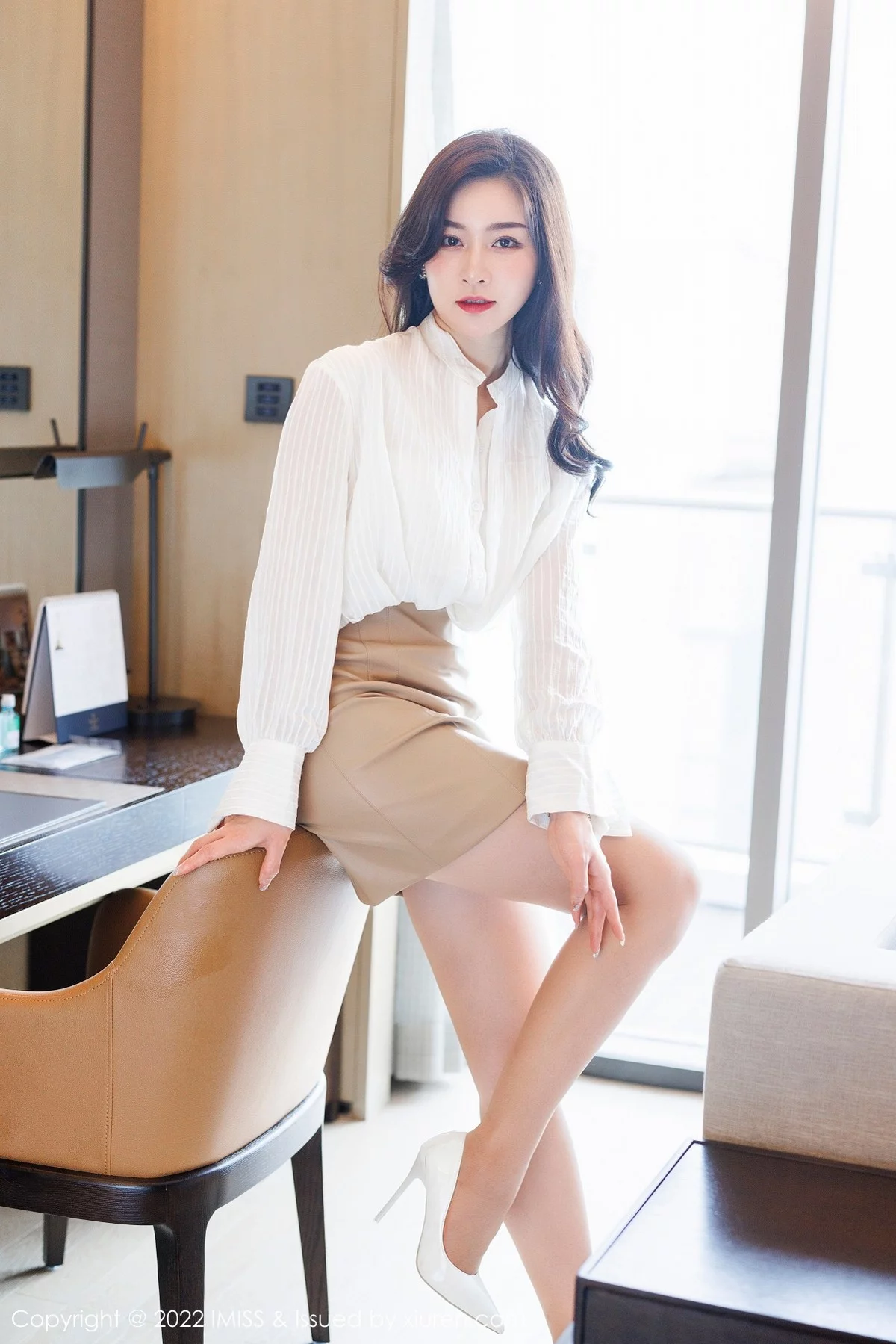 Vanessa-[IMISS爱蜜社]Vol.656_气质美女Vanessa脱典雅服饰露性感白色内衣秀完美身材诱惑写真60P-第1章-图片1