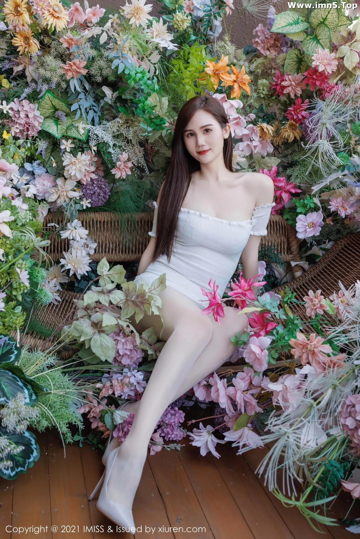 SISY思-[IMISS爱蜜社]Vol.761_女神SISY思白色露肩连衣裙露紫色蕾丝内衣秀完美身材诱惑写真43P-第1章-图片2