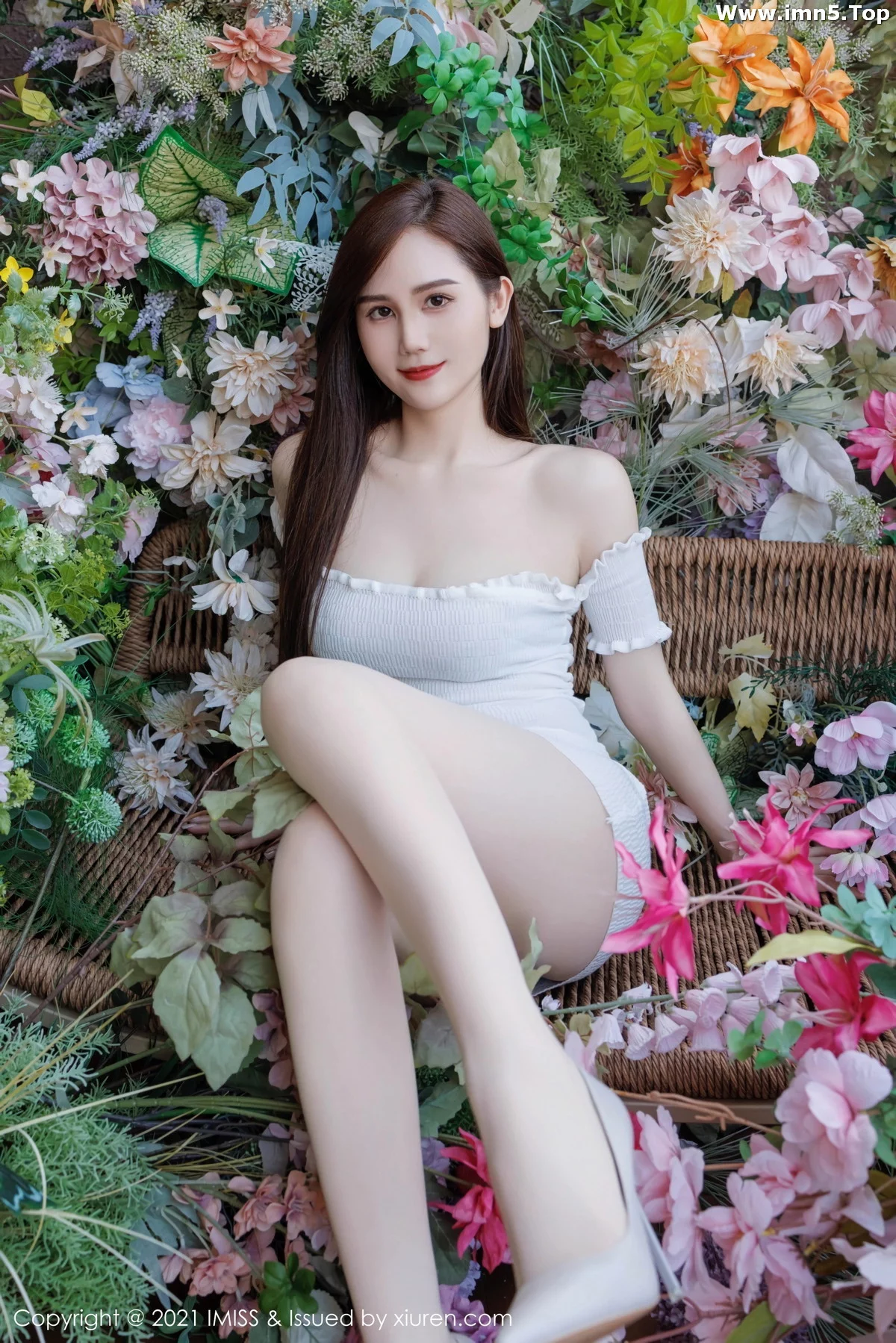 SISY思-[IMISS爱蜜社]Vol.761_女神SISY思白色露肩连衣裙露紫色蕾丝内衣秀完美身材诱惑写真43P-第1章-图片3