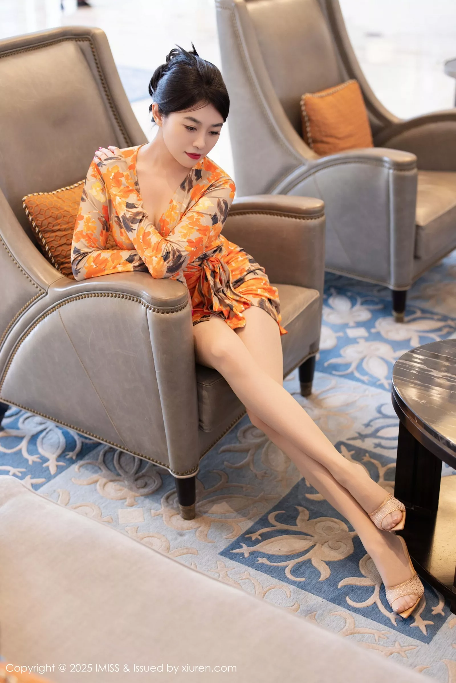 许诺-[IMISS爱蜜社]Vol.796_女神许诺Sabrina连衣短裙露红色内衣配超薄肉丝秀美腿诱惑写真98P-第1章-图片2