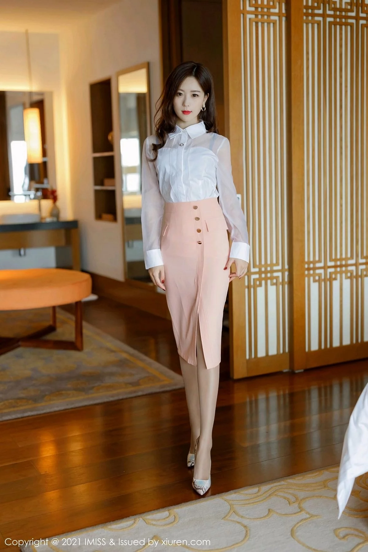 杨紫嫣-[IMISS爱蜜社]Vol.544_嫩模杨紫嫣Cynthia经典白衬衣配粉色短裙秀丝袜美腿诱惑写真62P-第1章-图片1