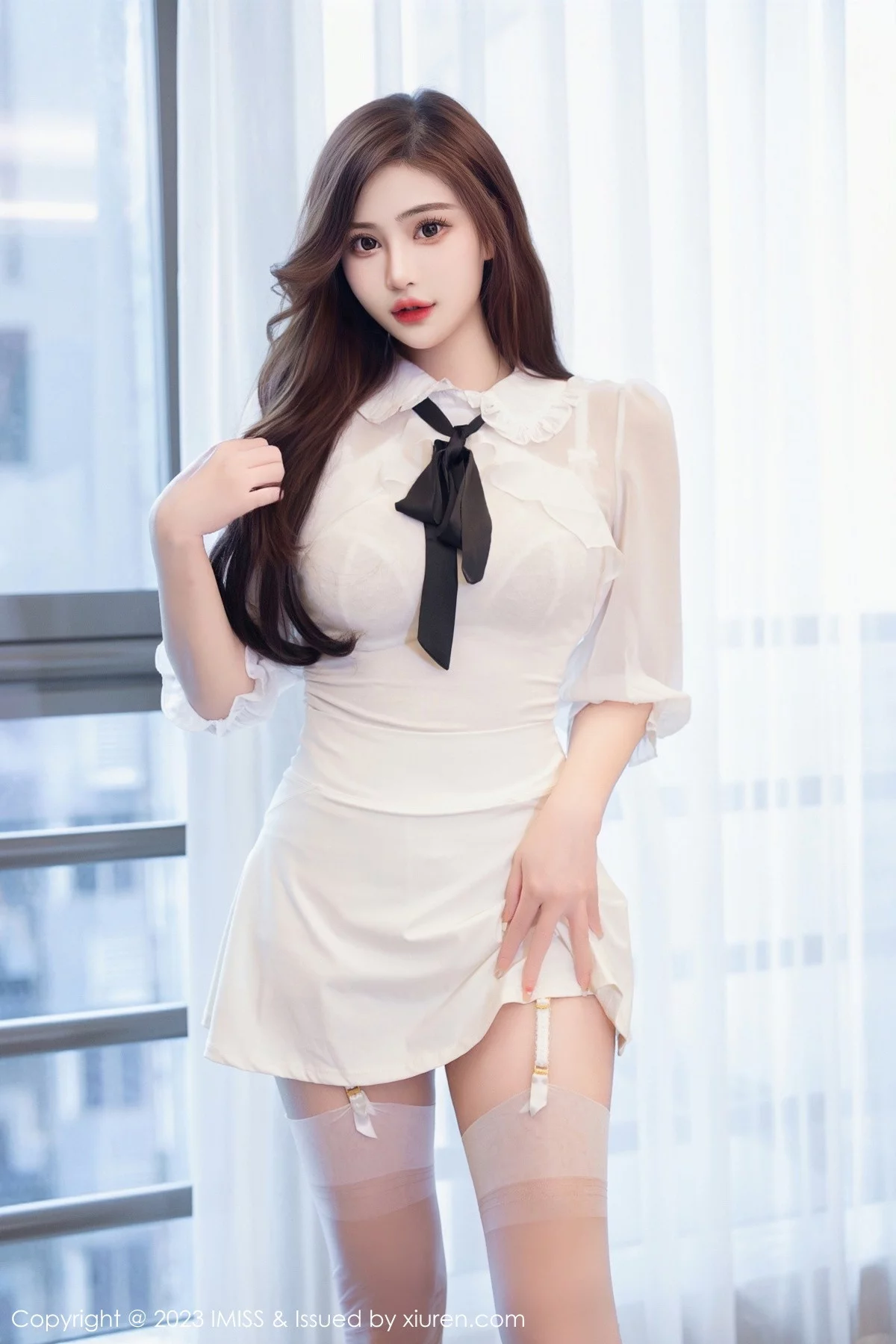 Lavinia-[IMISS爱蜜社]Vol.712_气质女神Lavinia肉肉白色薄纱服饰露蕾丝内衣白丝吊袜诱惑写真44P-第1章-图片2