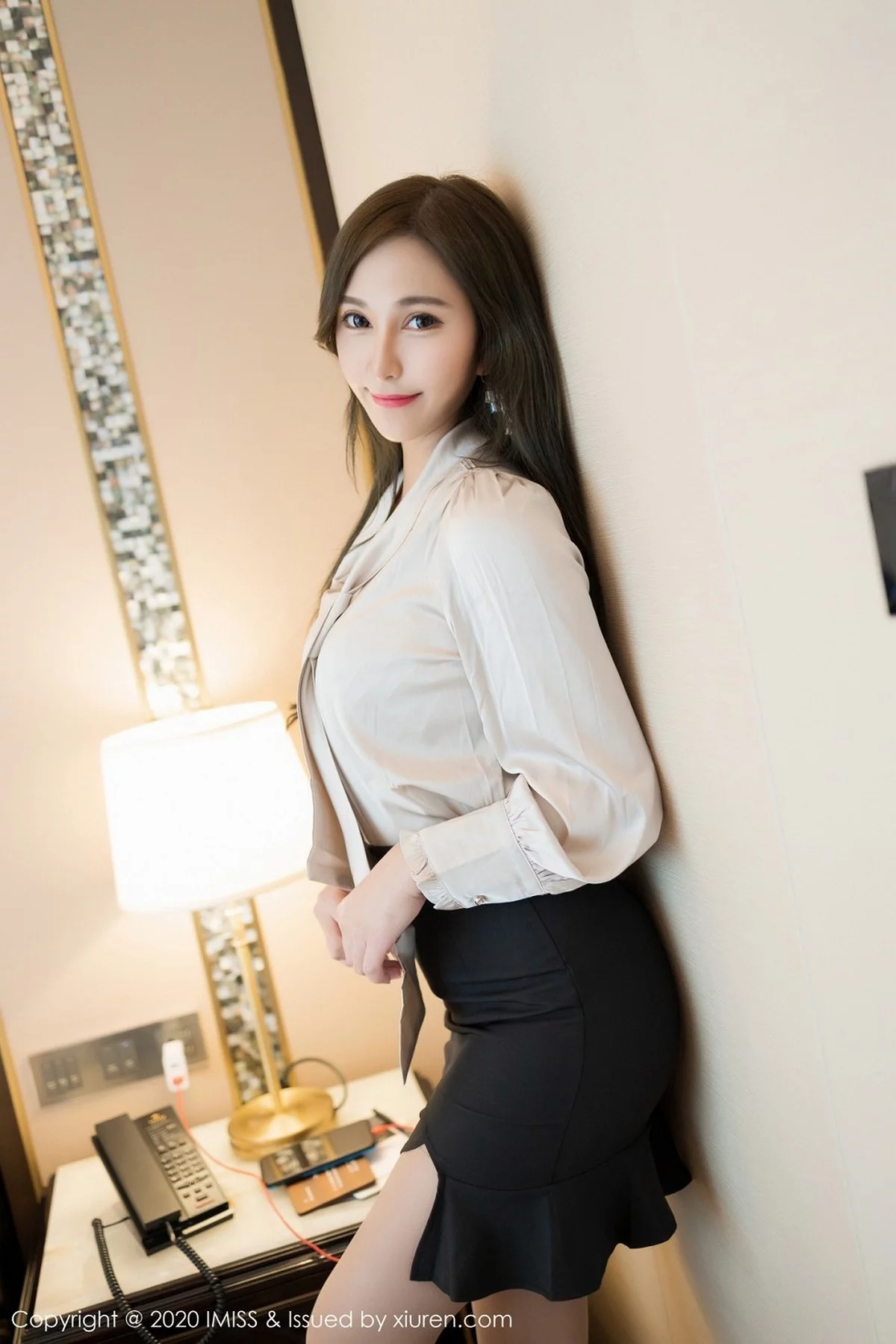 Lavinia-[IMISS爱蜜社]Vol.475_气质女神Lavinia私房床上性感内衣秀火辣身材完美诱惑写真52P-第1章-图片2