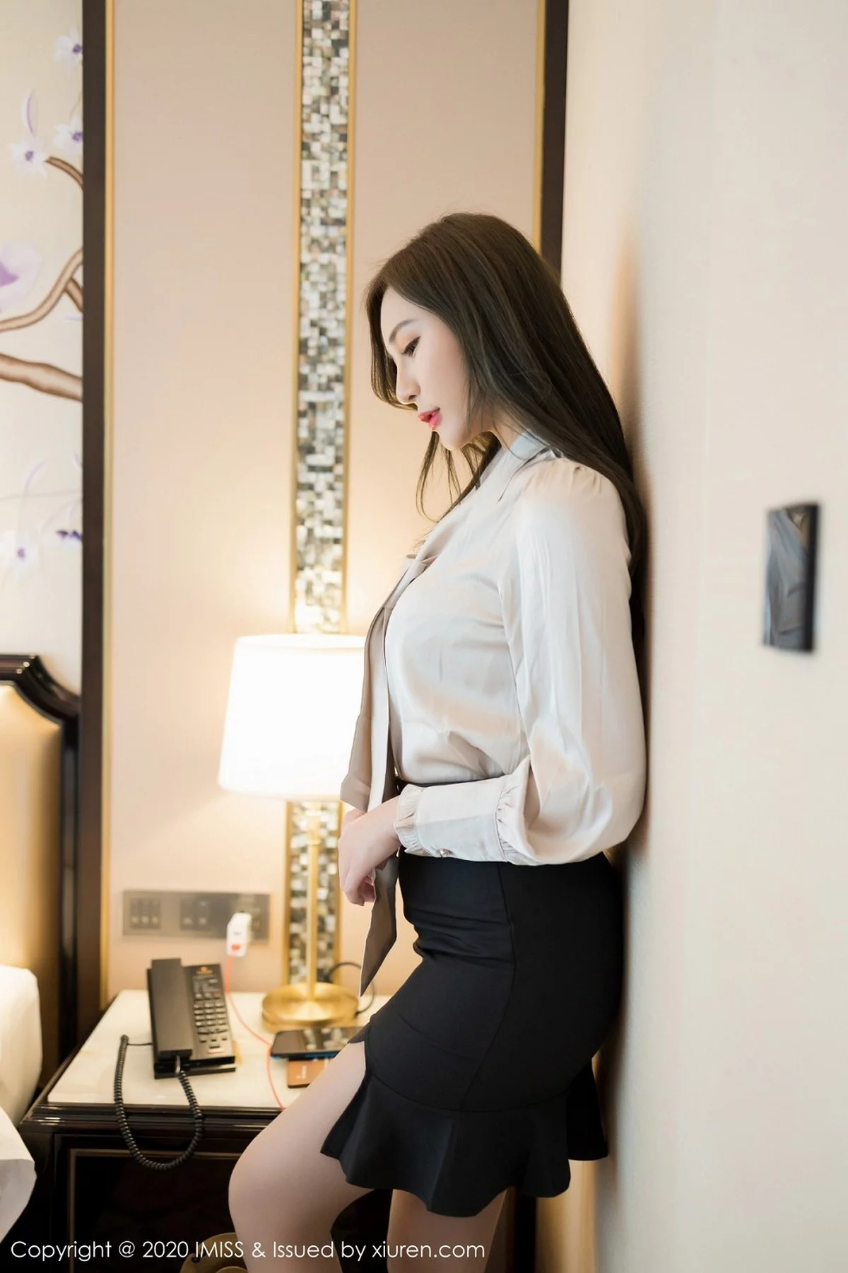 Lavinia-[IMISS爱蜜社]Vol.475_气质女神Lavinia私房床上性感内衣秀火辣身材完美诱惑写真52P-第1章-图片3