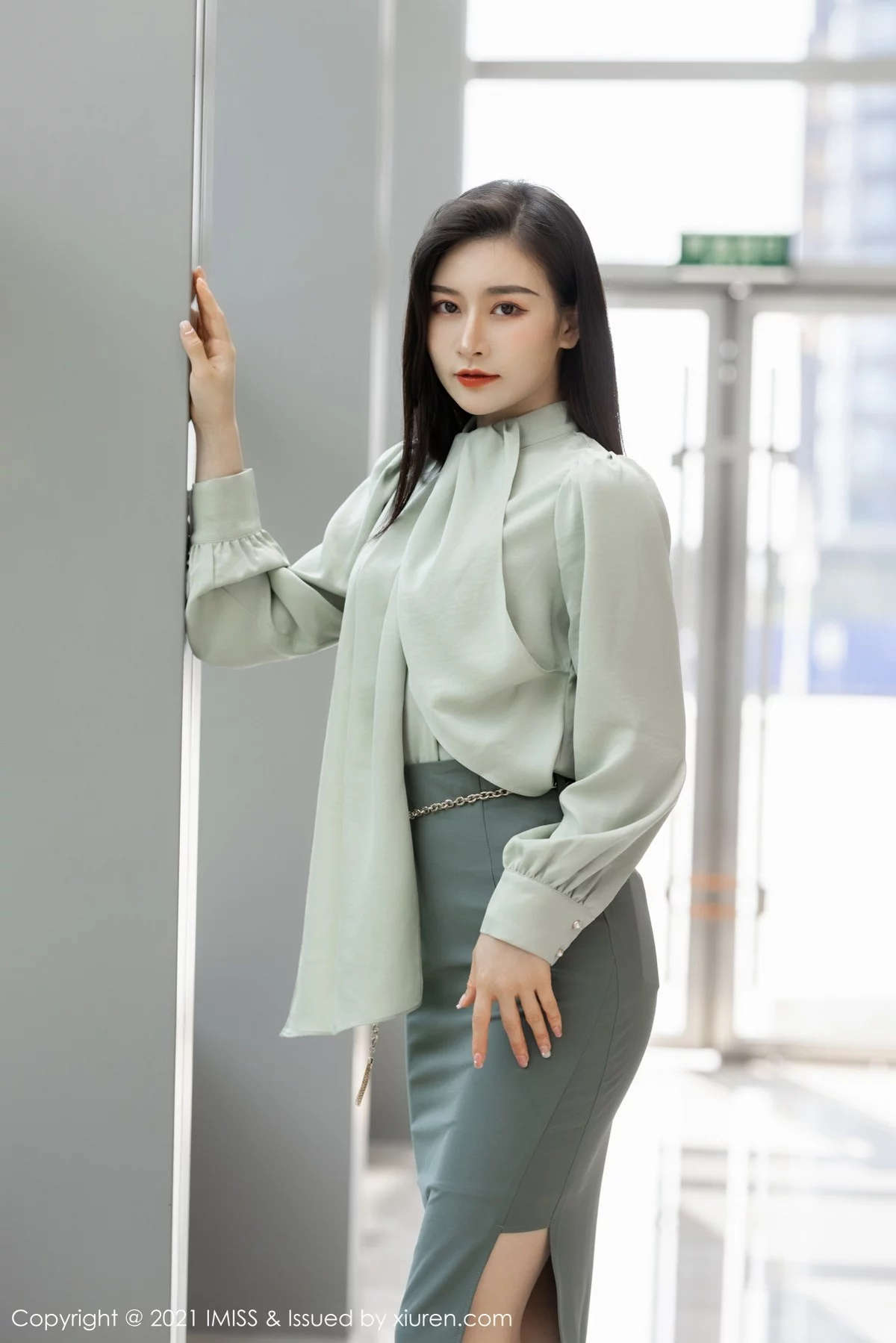 Vanessa-[IMISS爱蜜社]Vol.617_气质美女Vanessa床上脱优雅服饰露性感白色内衣迷人诱惑写真62P-第1章-图片3