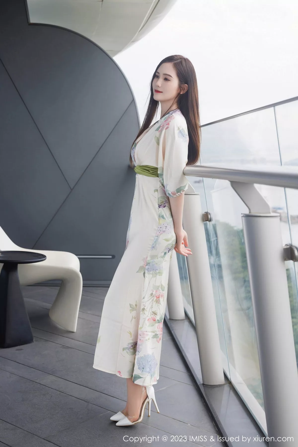 SISY思-[IMISS爱蜜社]Vol.745_女神SISY思性感带图案长裙露浅色内衣配超薄肉丝完美诱惑写真55P-第1章-图片1