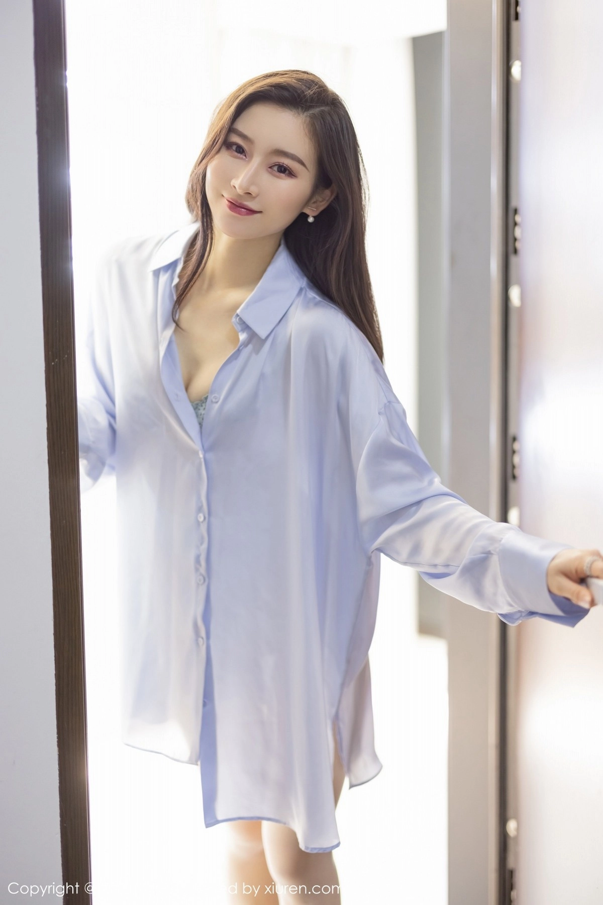 Vanessa-[IMISS爱蜜社]Vol.614_气质美女Vanessa女友视角主题大号衬衫配性感内衣诱惑写真52P-第1章-图片1