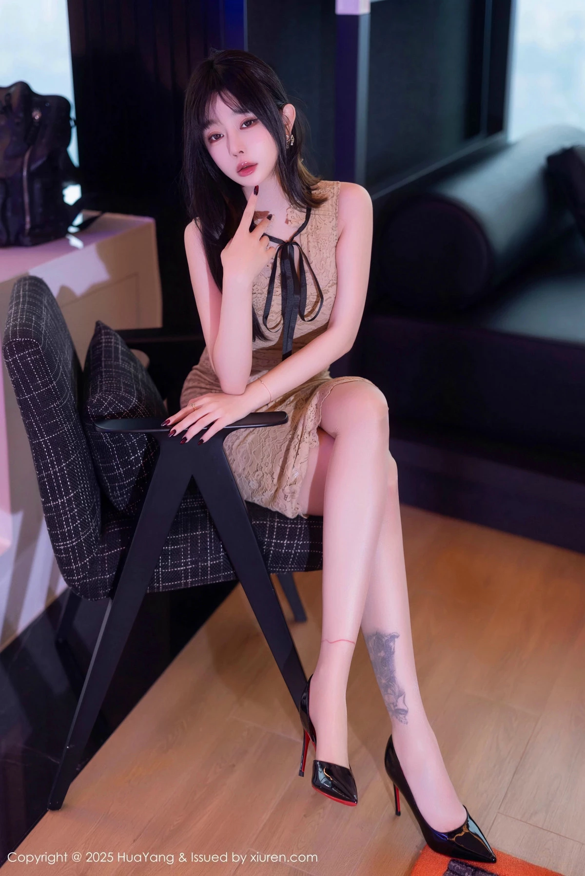 王雨纯-Vol.632_女神王雨纯浅色连衣短裙露蕾丝内衣配肉丝袜秀丰腴身材诱惑写真82P-第1章-图片1