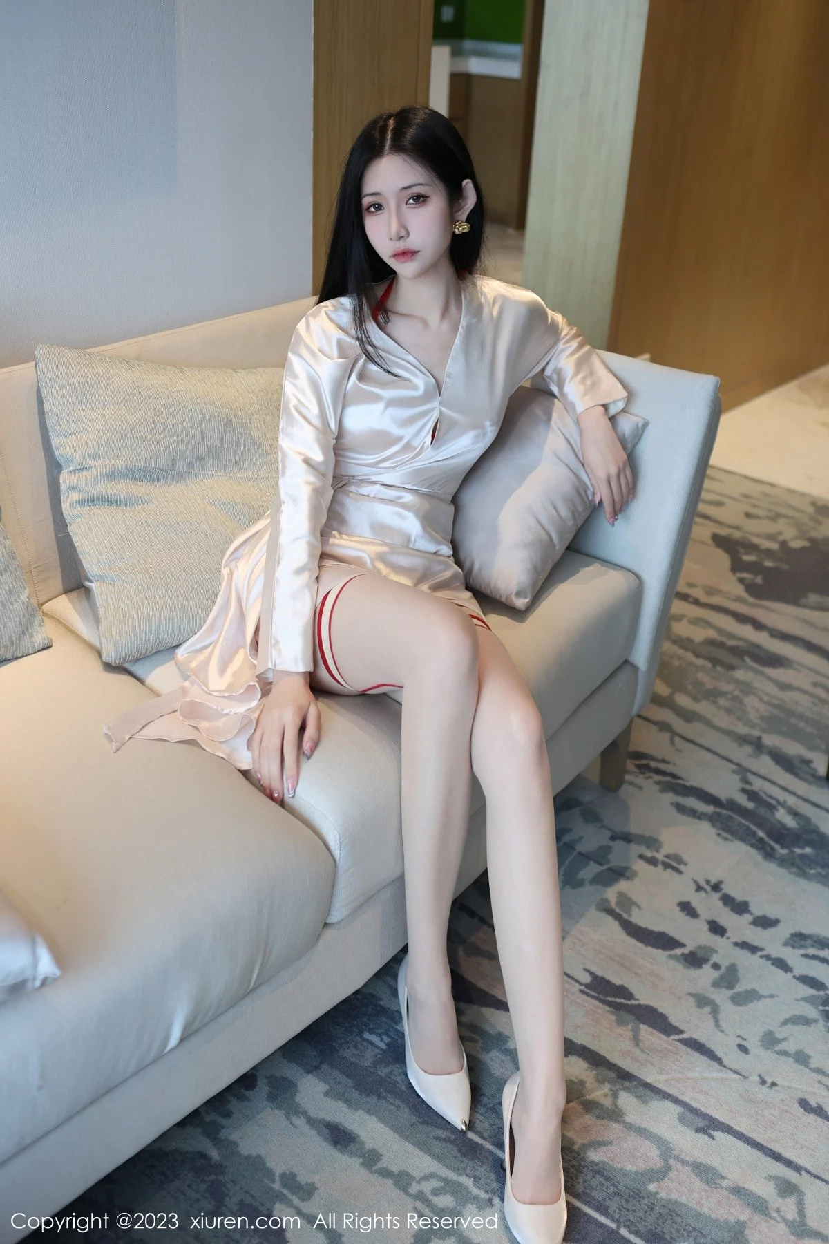 模特依娜Yina性感浅色睡裙露红色情趣内衣秀火辣身材诱惑写真80P-第1章-图片1
