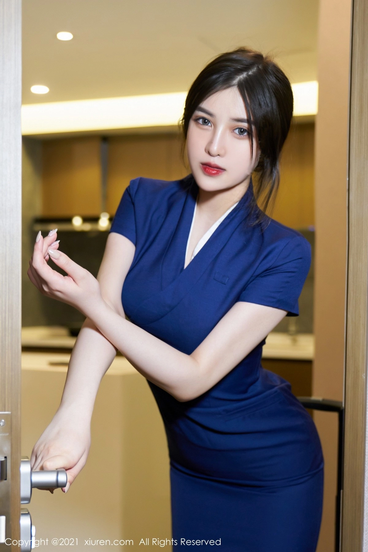 模特韩静安私房优雅空乘制服配开档黑丝裤袜秀翘臀诱惑写真44P-第1章-图片2