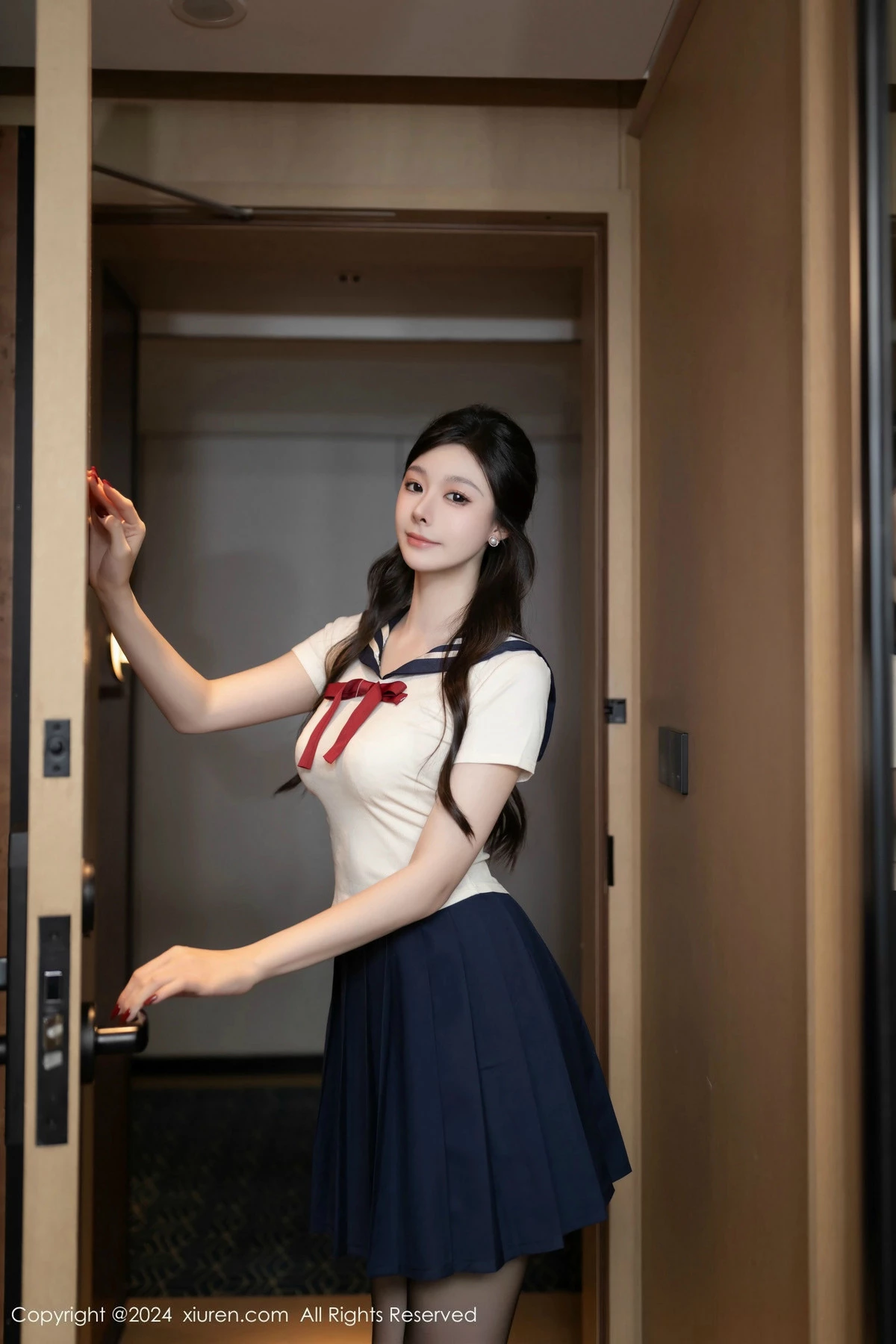 模特小逗逗性感JK制服露白色内衣配超薄黑丝秀曼妙身姿诱惑写真80P-第1章-图片3