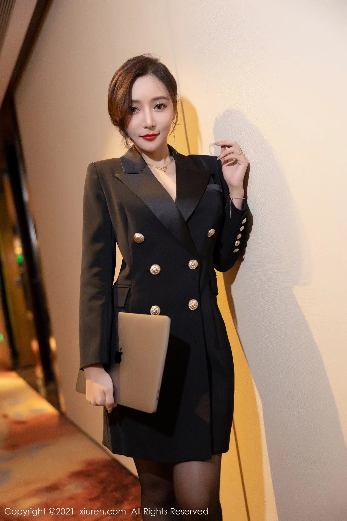 女神王馨瑶yanni半脱职业装露精致粉色内衣配开档黑丝诱惑写真81P-第1章-图片1