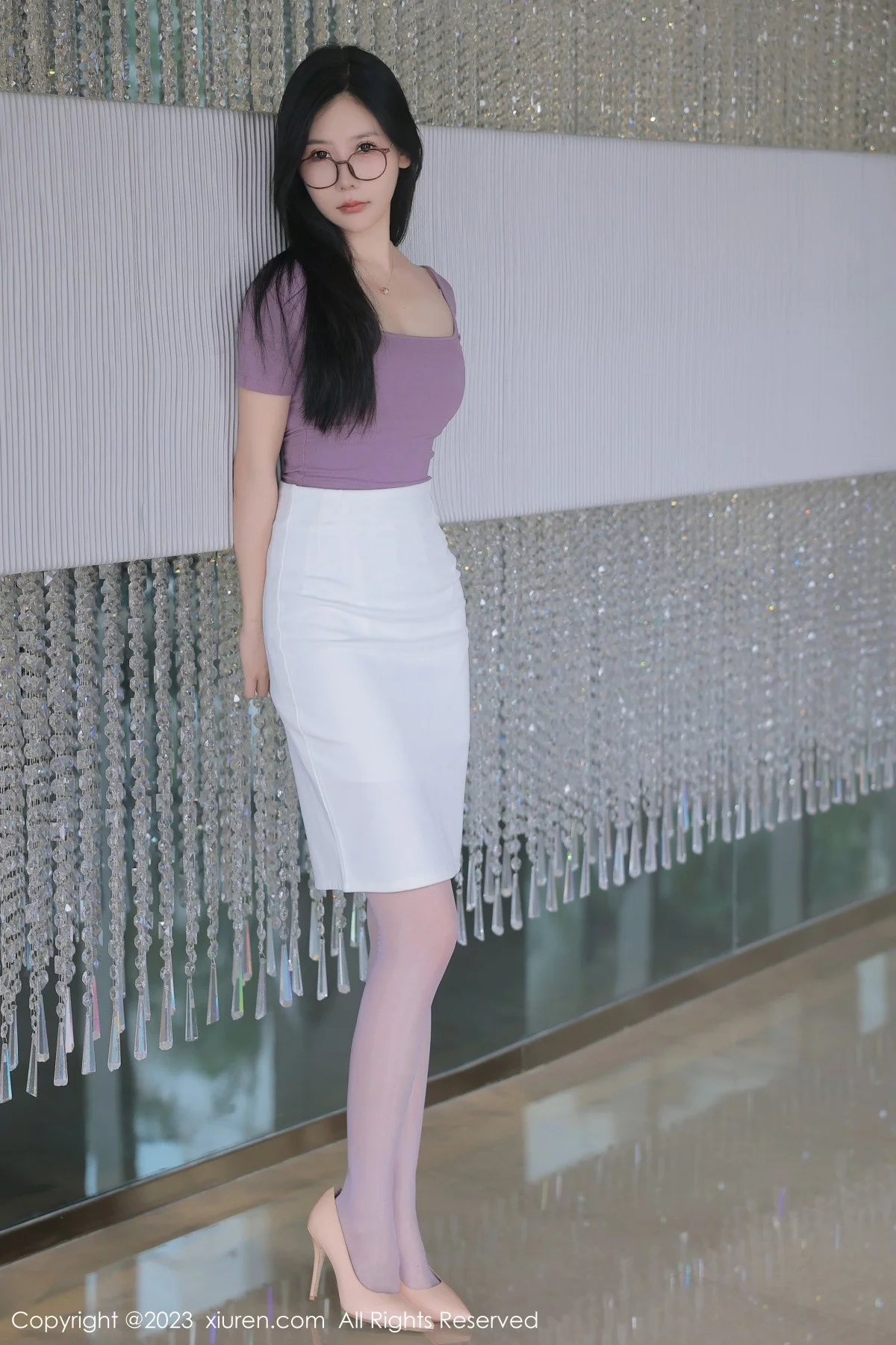 模特尹甜甜泰国旅拍性感淡红蕾丝内衣配紫色丝袜迷人诱惑写真85P-第1章-图片1