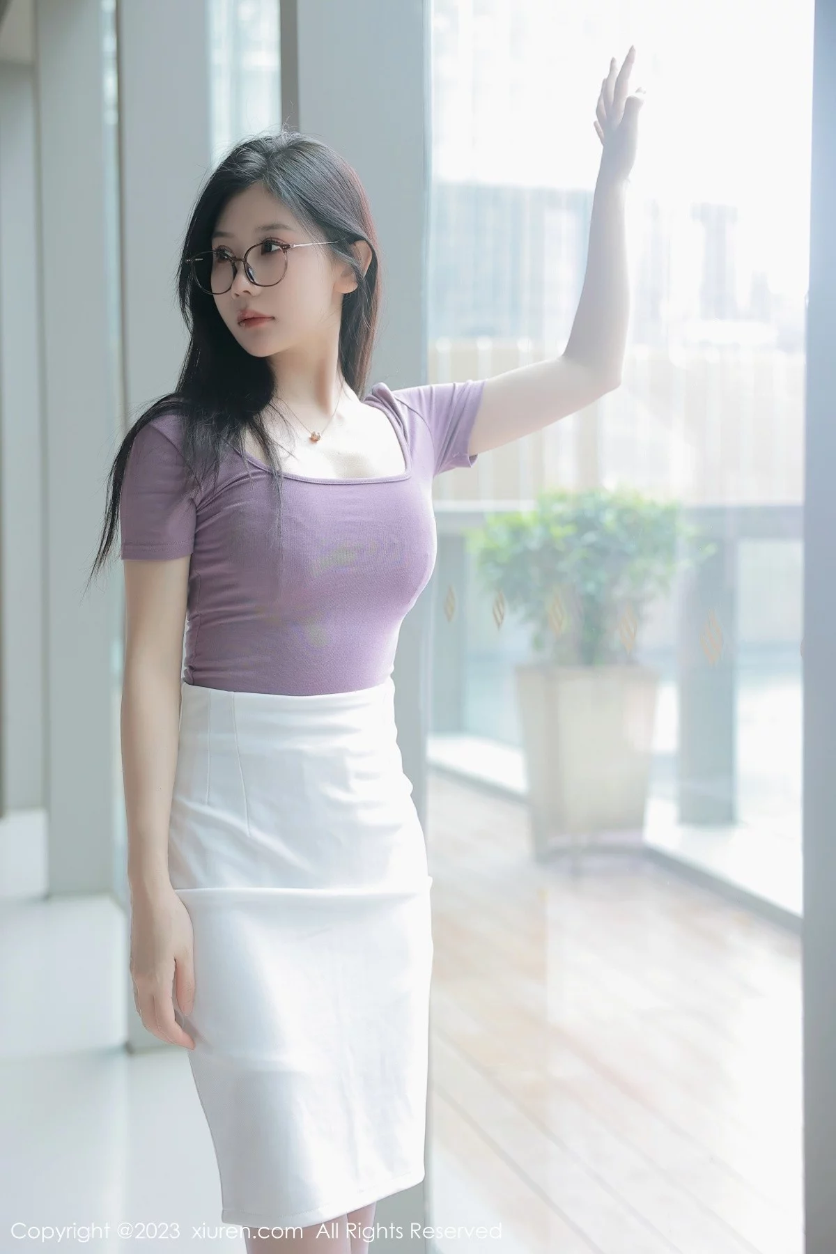 模特尹甜甜泰国旅拍性感淡红蕾丝内衣配紫色丝袜迷人诱惑写真85P-第1章-图片2