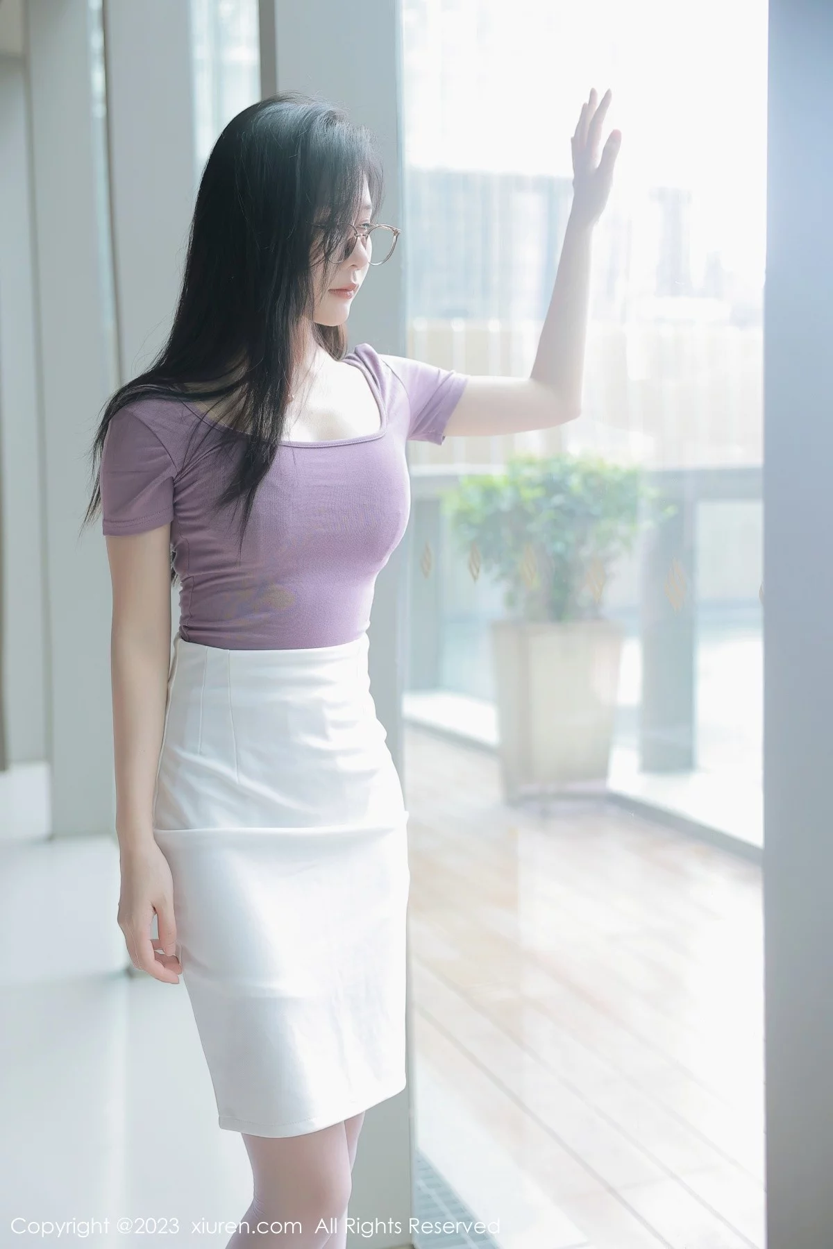 模特尹甜甜泰国旅拍性感淡红蕾丝内衣配紫色丝袜迷人诱惑写真85P-第1章-图片3