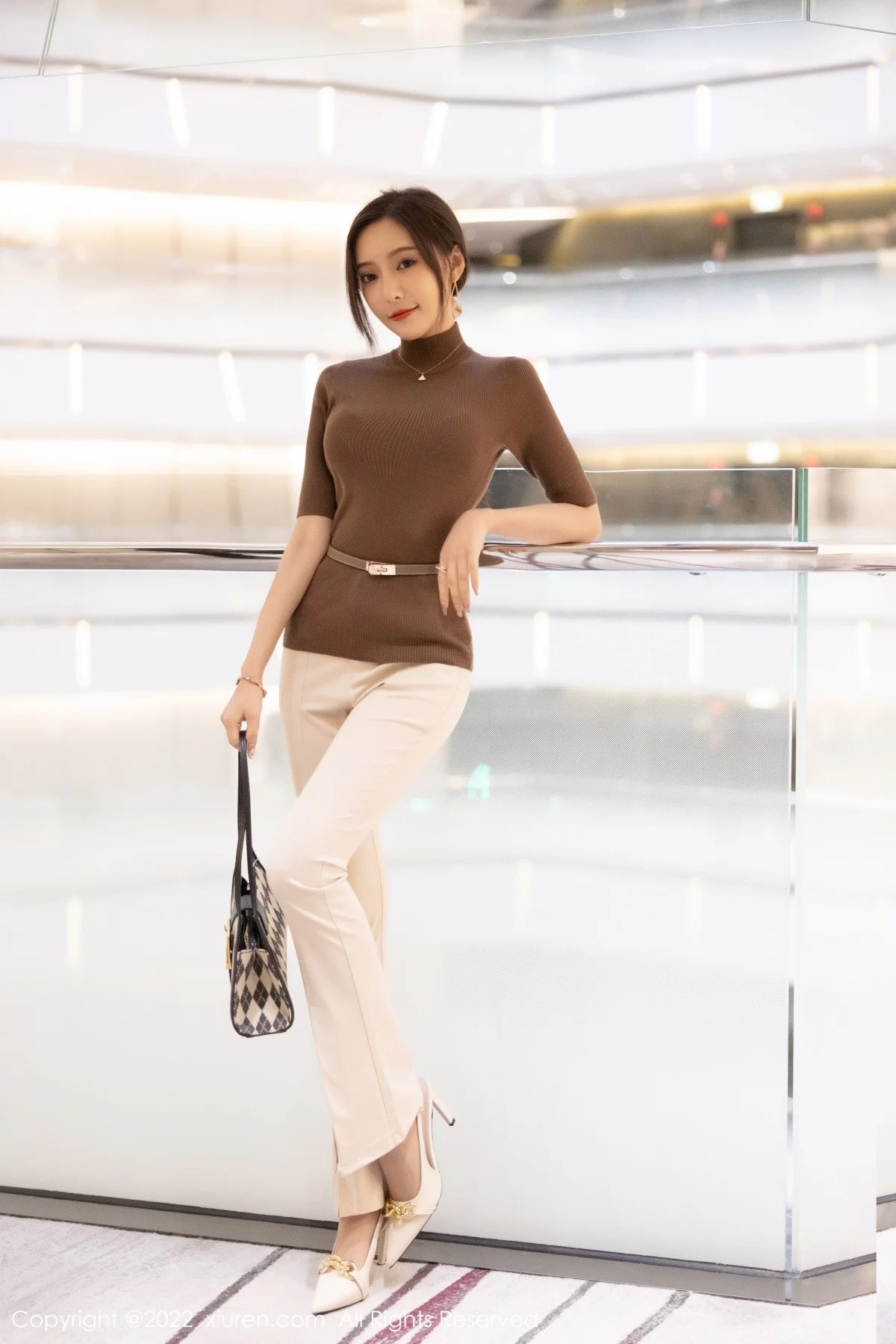 女神王馨瑶yanni私房半脱露性感蓝色内衣配超薄无内肉丝诱惑写真81P-第1章-图片1