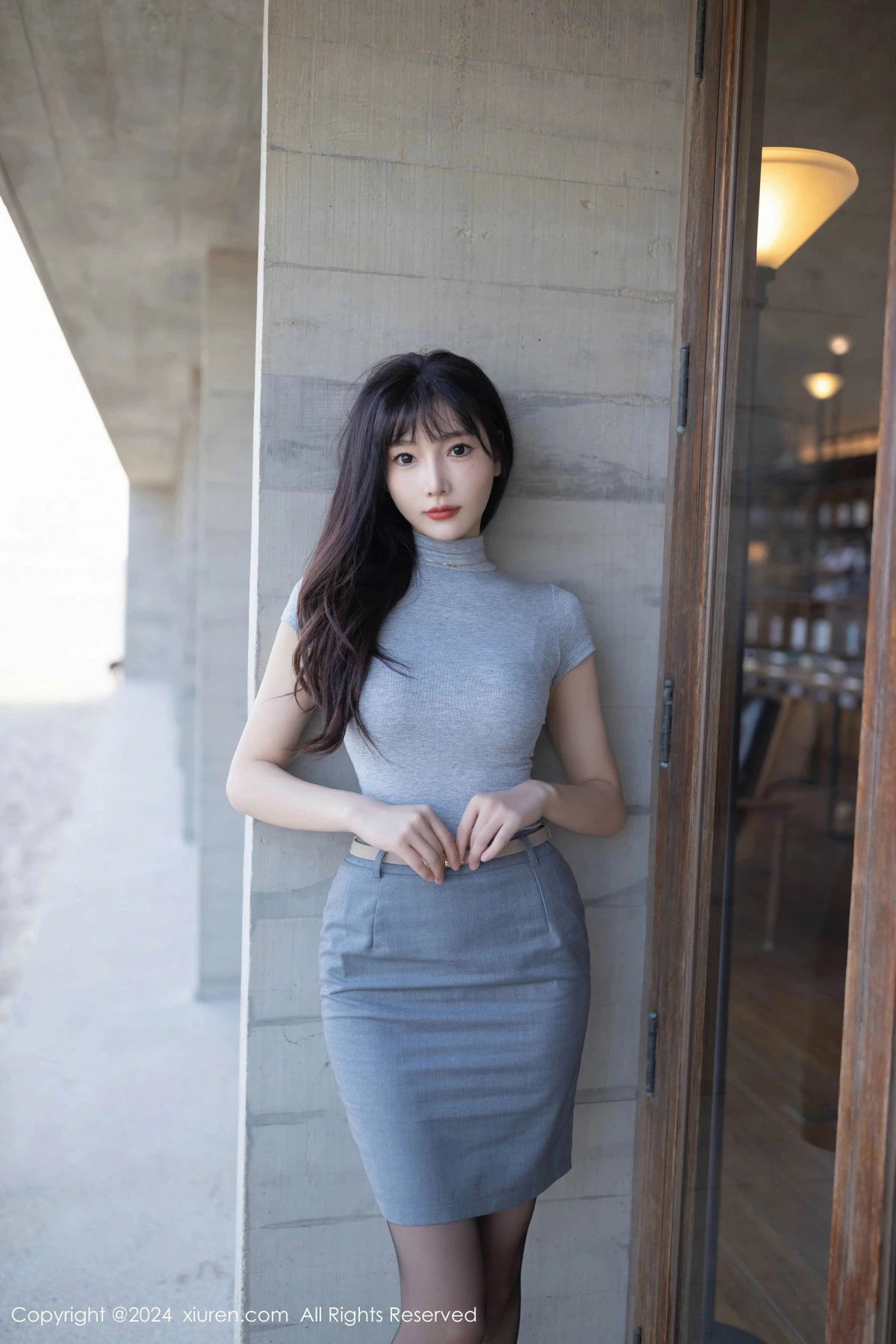 模特陆萱萱性感灰色OL服饰露红色内衣配开档黑丝极致魅惑写真80P-第1章-图片1
