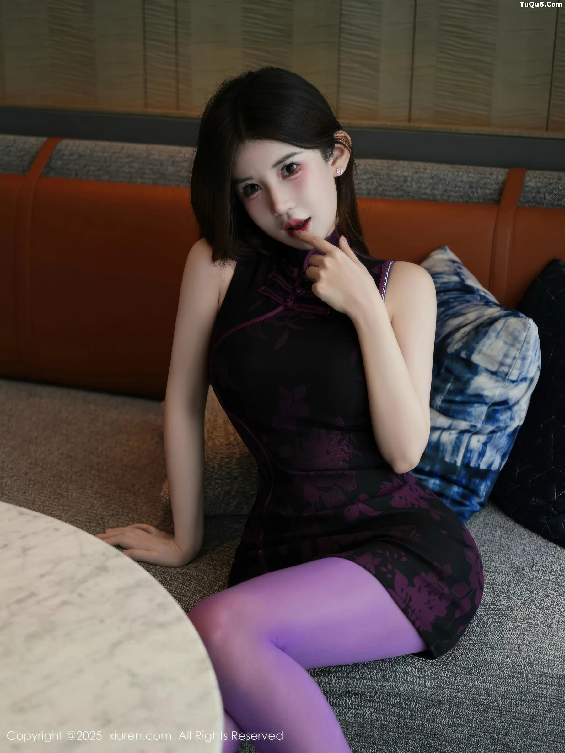 新人模特苏甜橙子性感紫色旗袍配开档紫丝秀凹凸身材诱惑写真54P-第1章-图片4