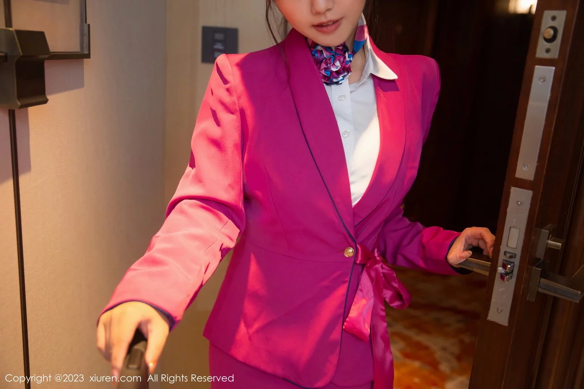 模特张思允Nice脱玫红空姐制服露蕾丝内衣配无内黑丝诱惑写真81P-第1章-图片2